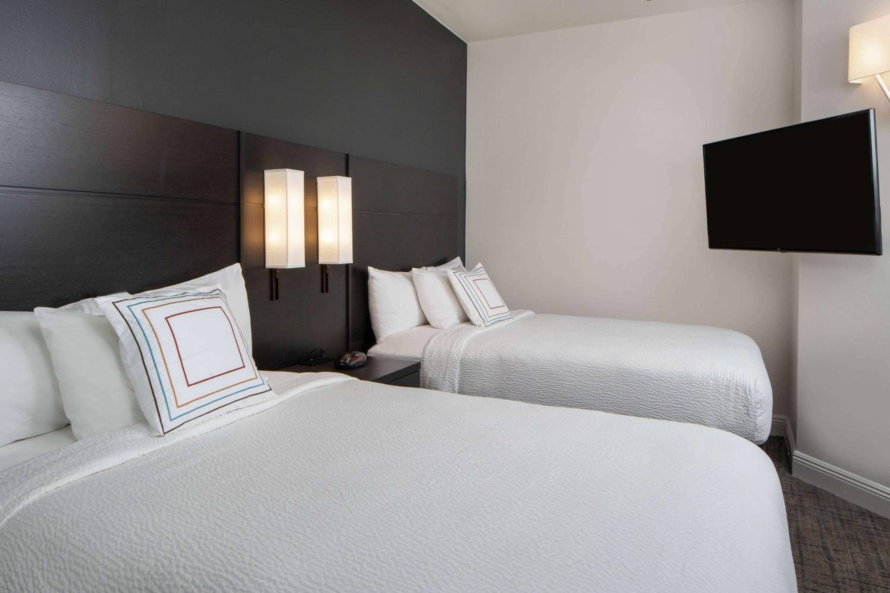 One Bedroom Suite Two Doubles - Photo 1