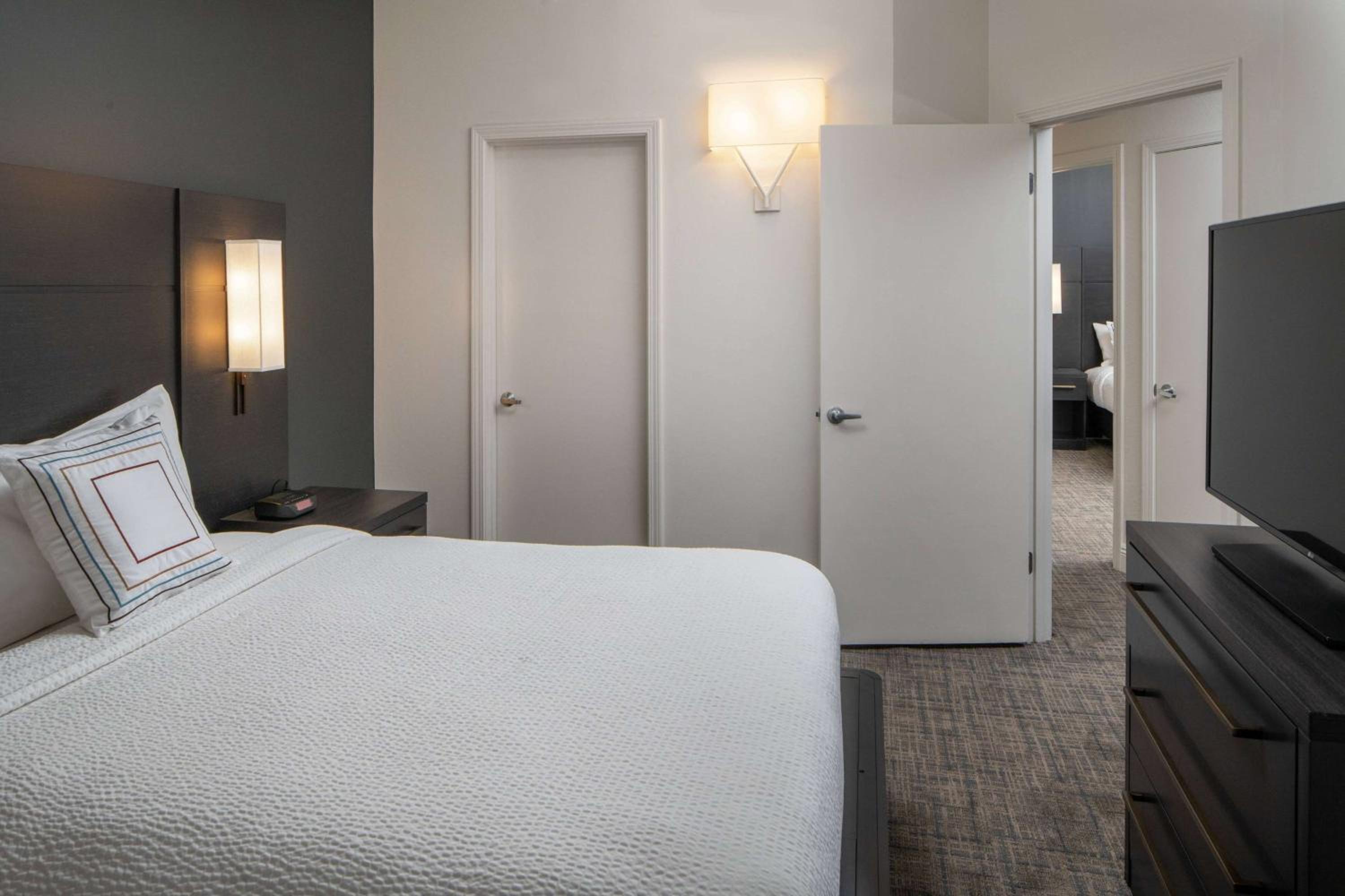 Two Bedroom Suite with Two Queen Beds - Photo 1