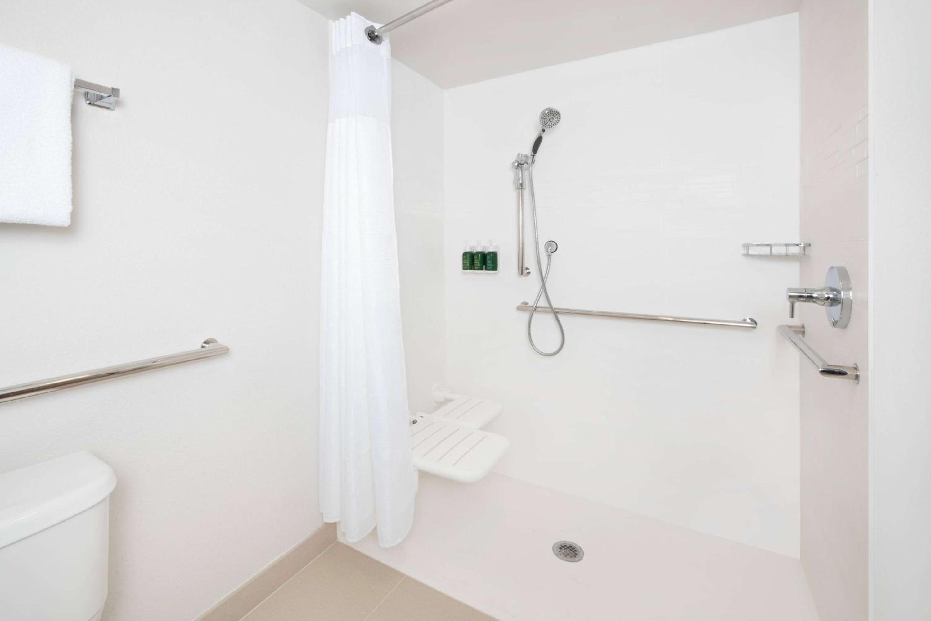 Mobility Accessible Two Bedroom Suite - King in Each - Roll-In Shower - Photo 2