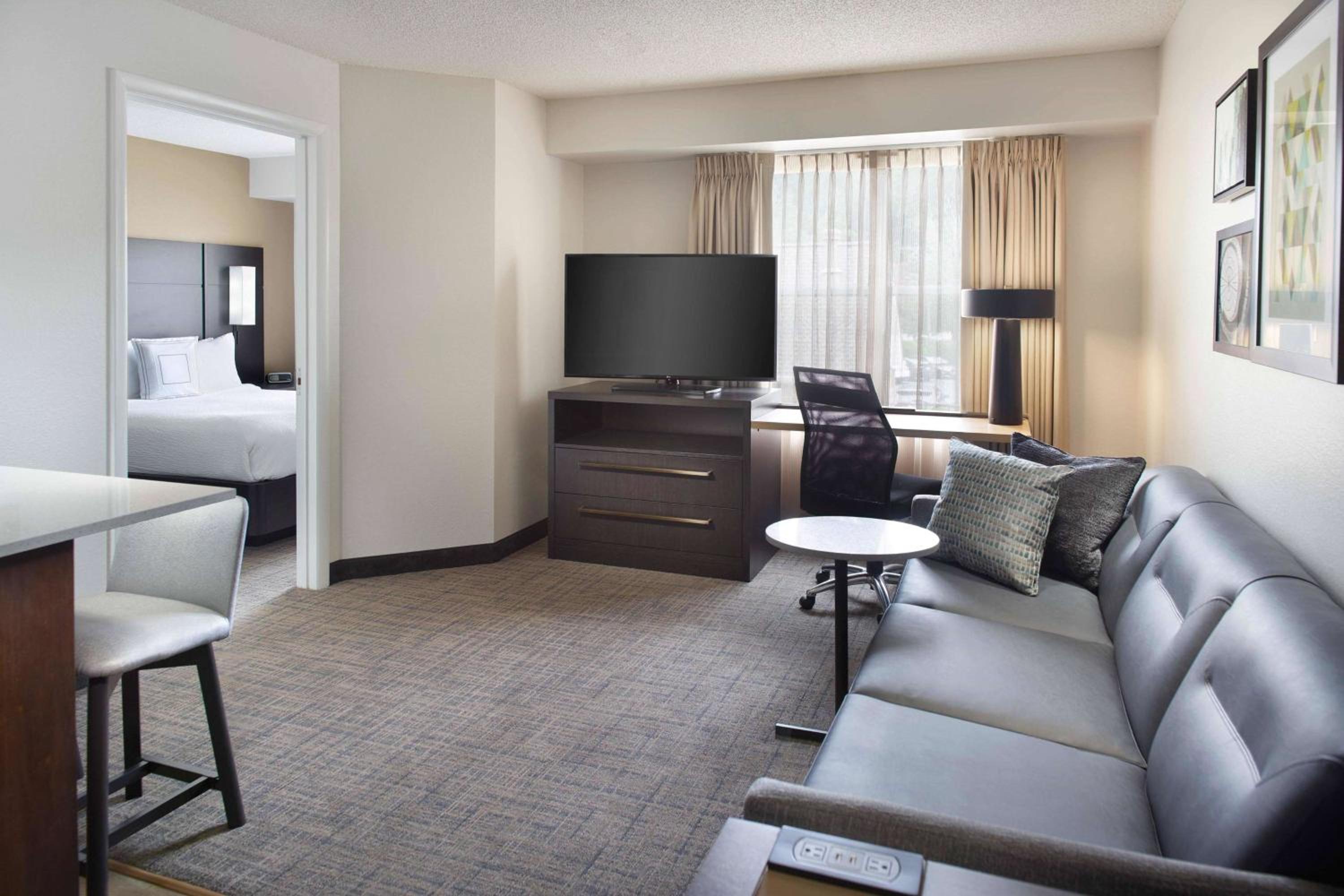 Mobility Accessible One Bedroom Suite Queen Tub