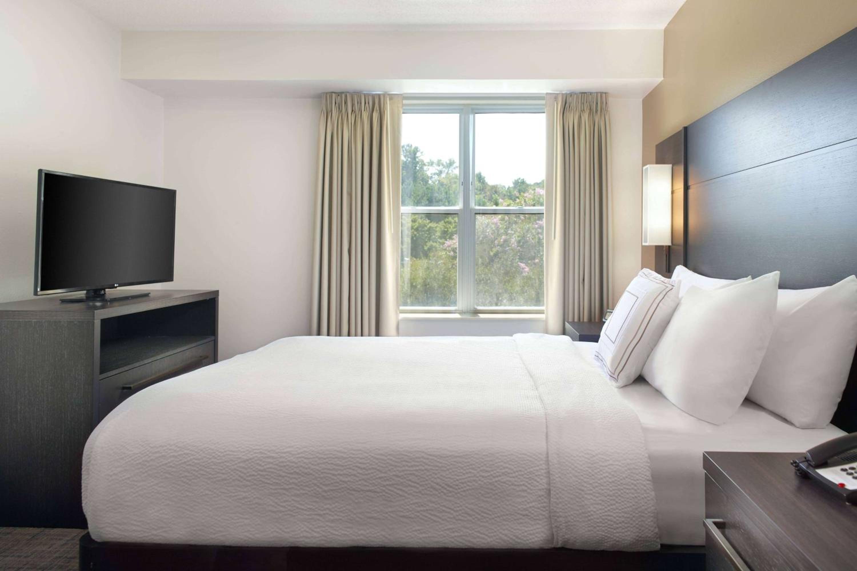 Mobility Accessible Two Bedroom Suite - Queen in Each - Roll-In Shower