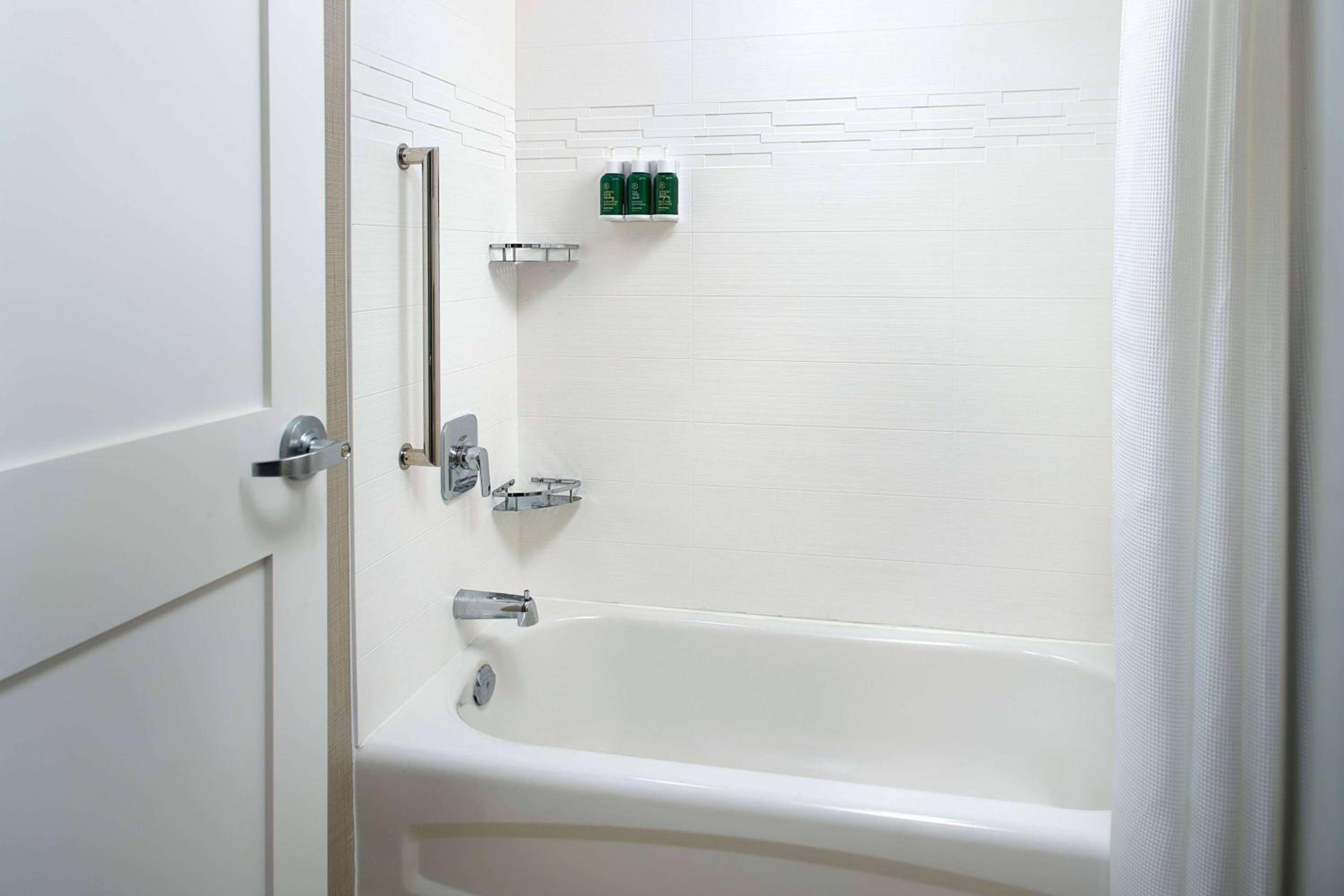 Mobility Accessible Studio Suite Queen Tub