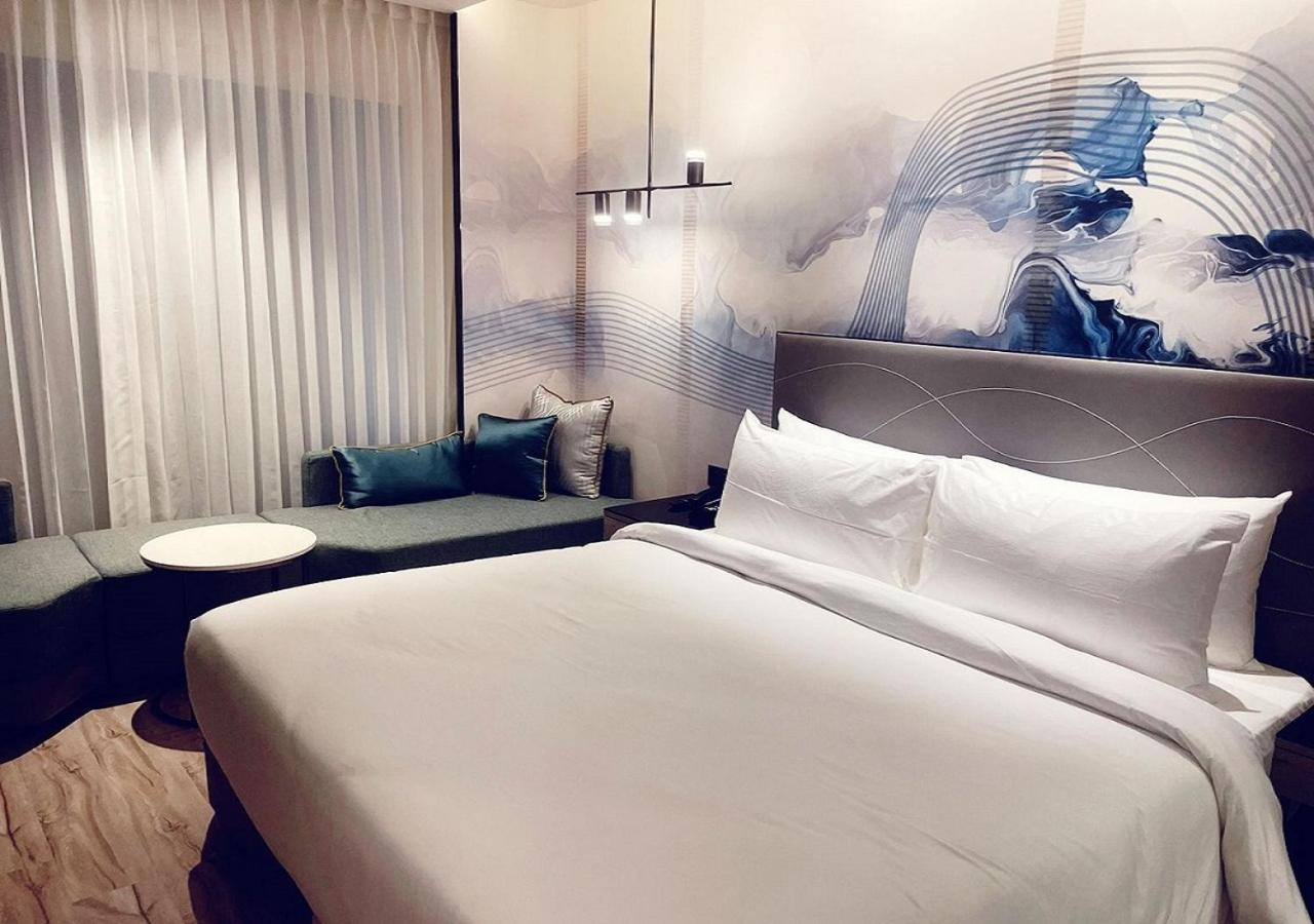 Suite Room - Photo 8