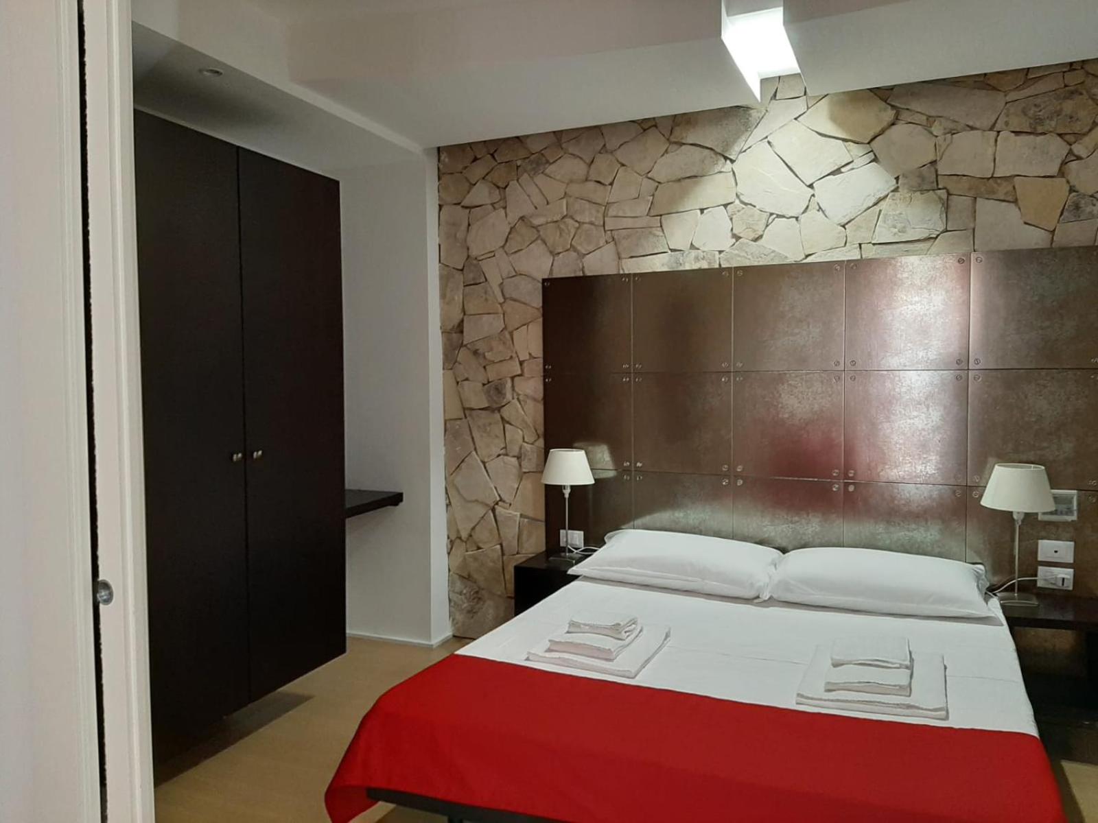 One-Bedroom Apartment with Balcony photo 2