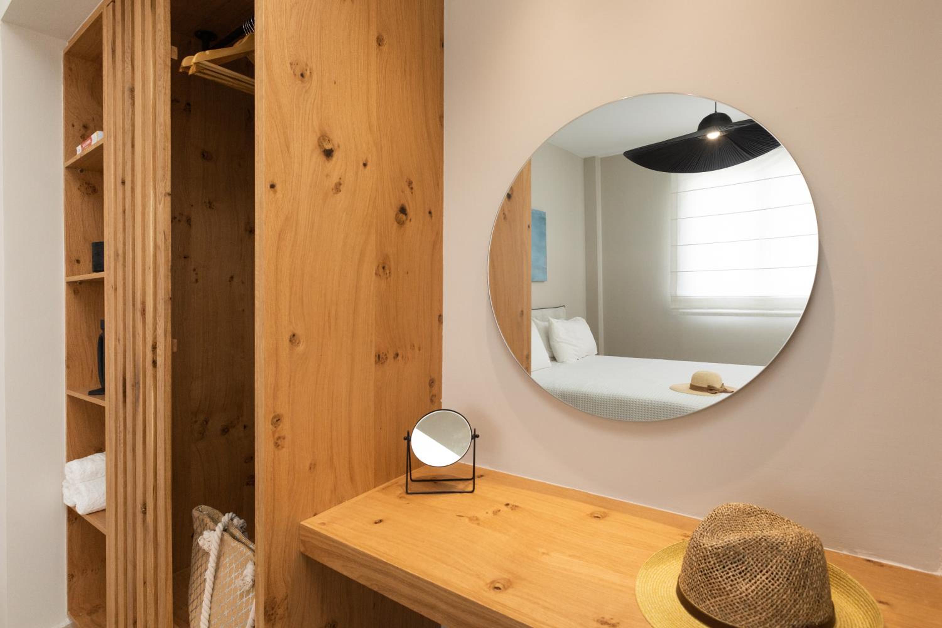 Two-Bedroom House - Photo 23