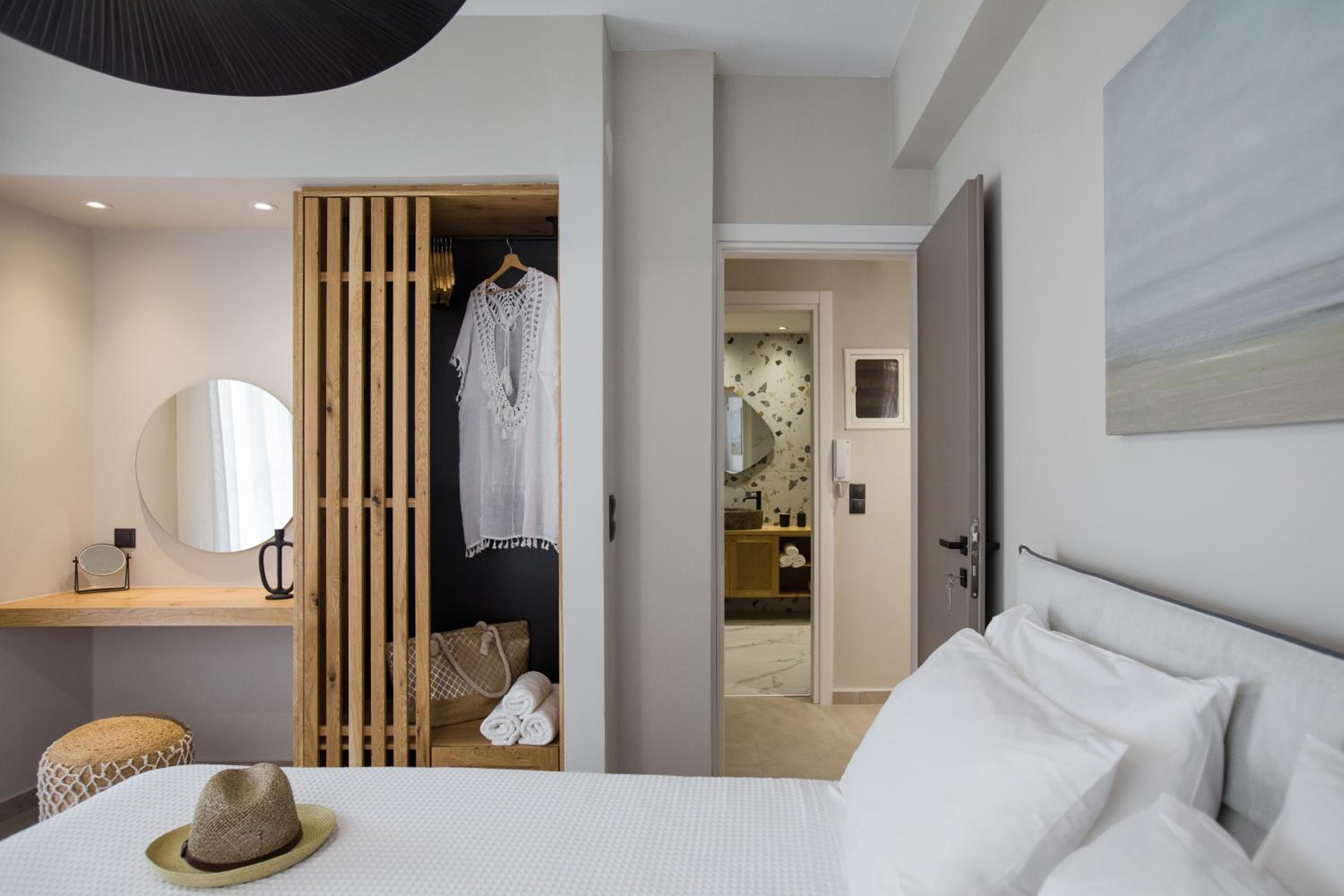 Two-Bedroom House - Photo 17