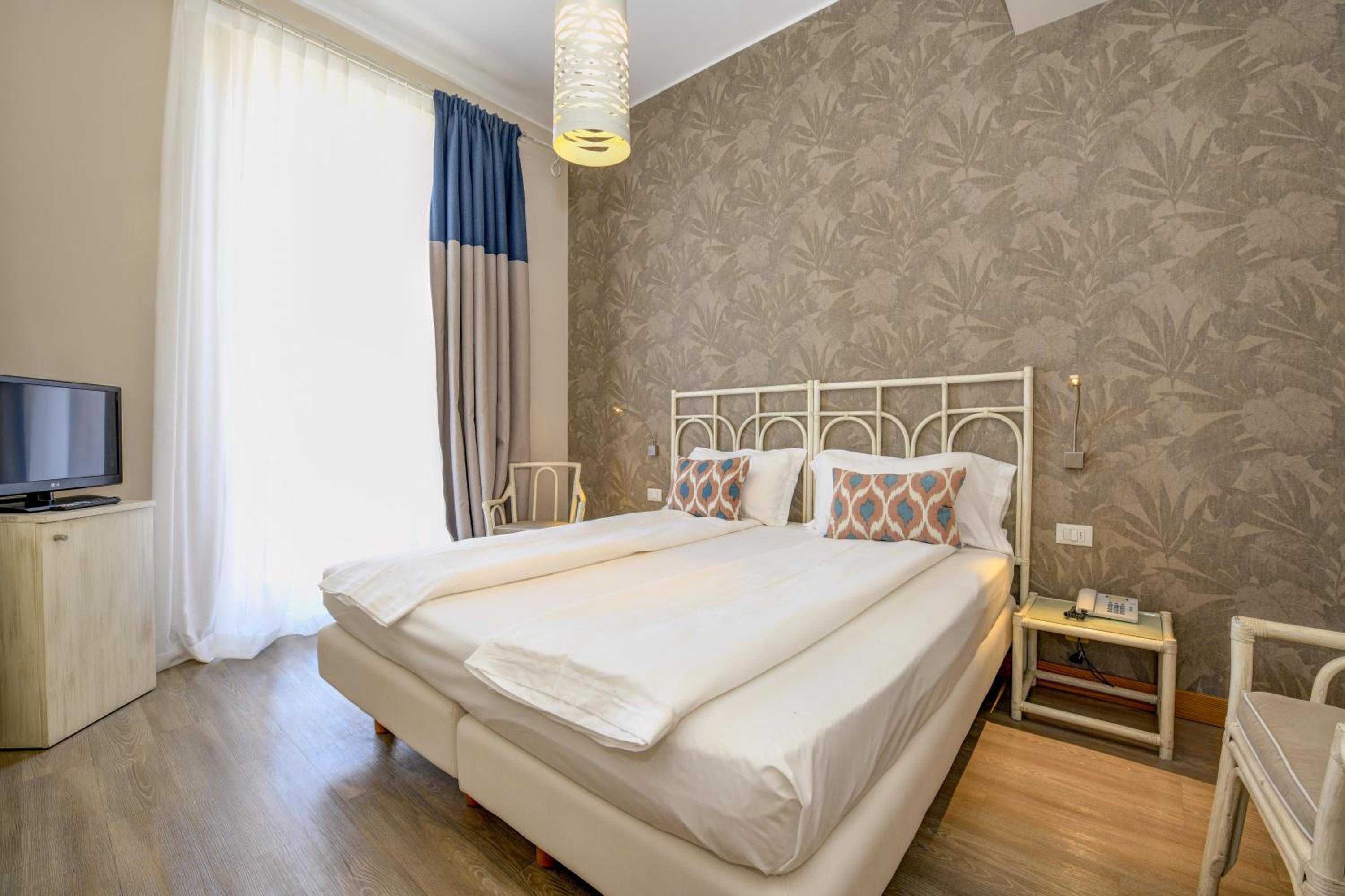 Standard Double or Twin Room - Photo 1