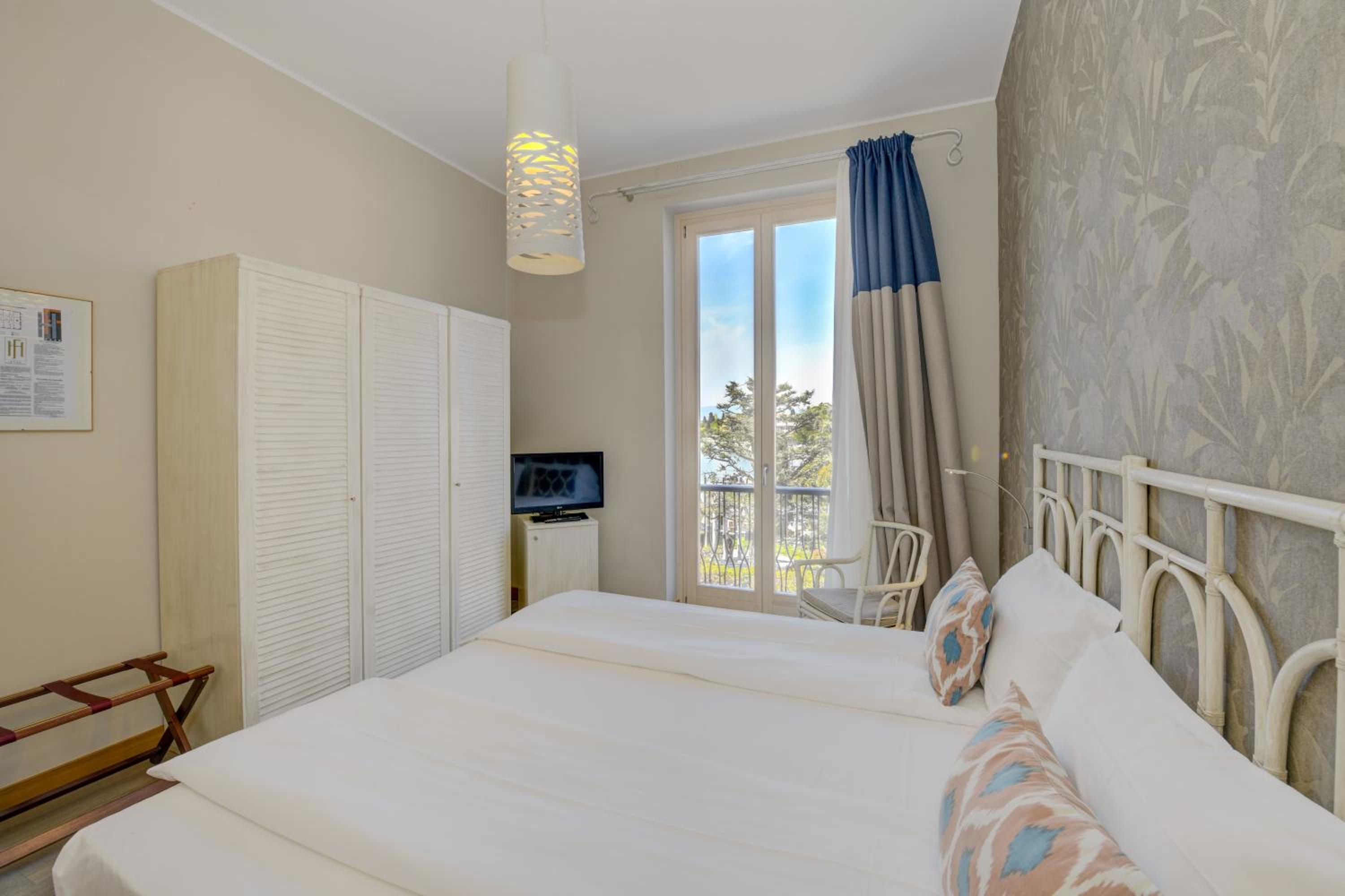 Standard Double or Twin Room - Photo 2