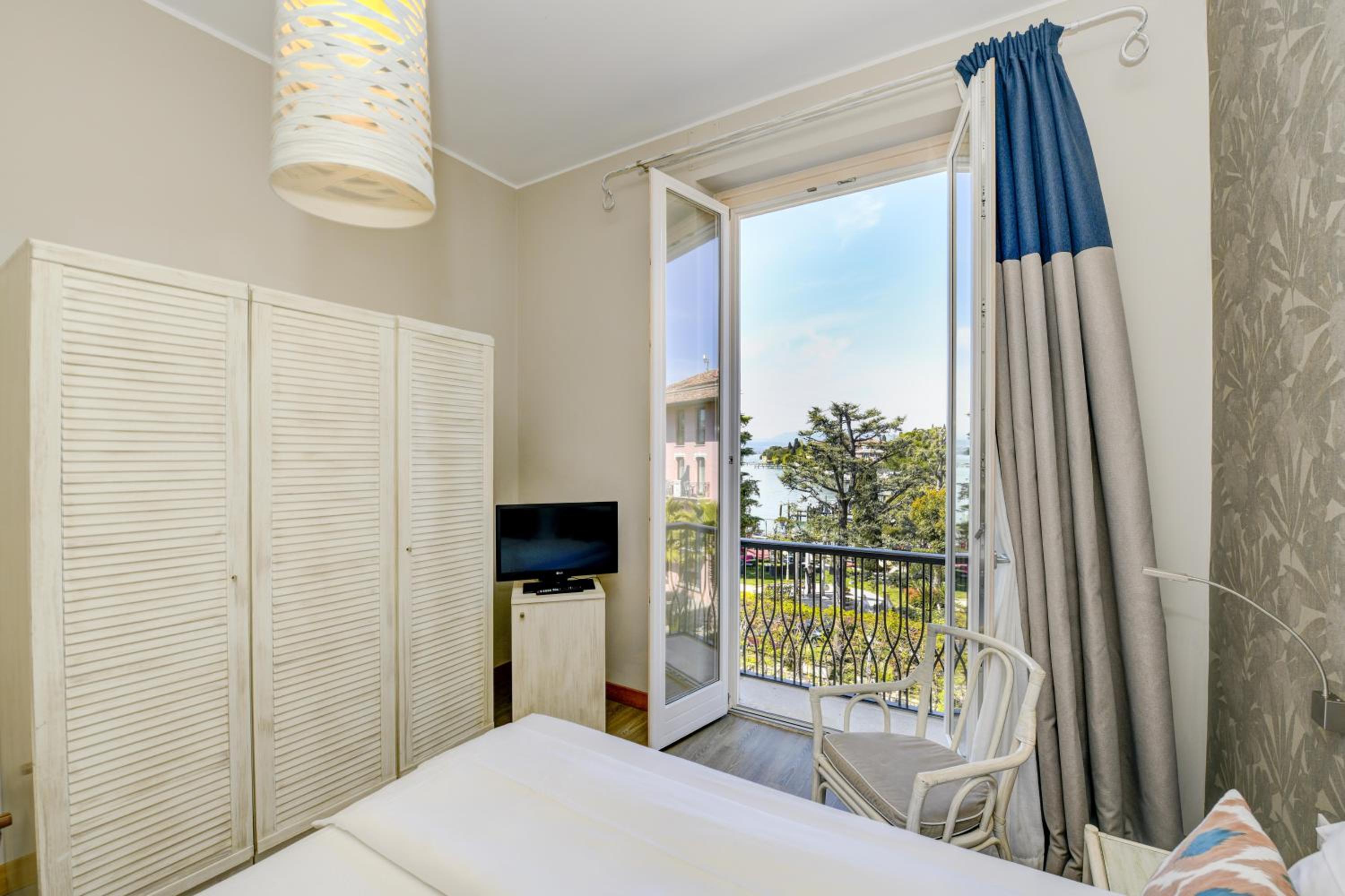 Standard Double or Twin Room - Photo 4