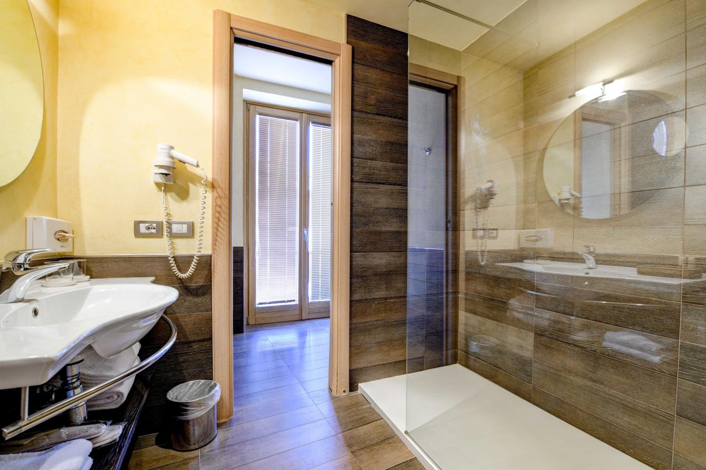 Quadruple Room - Photo 5