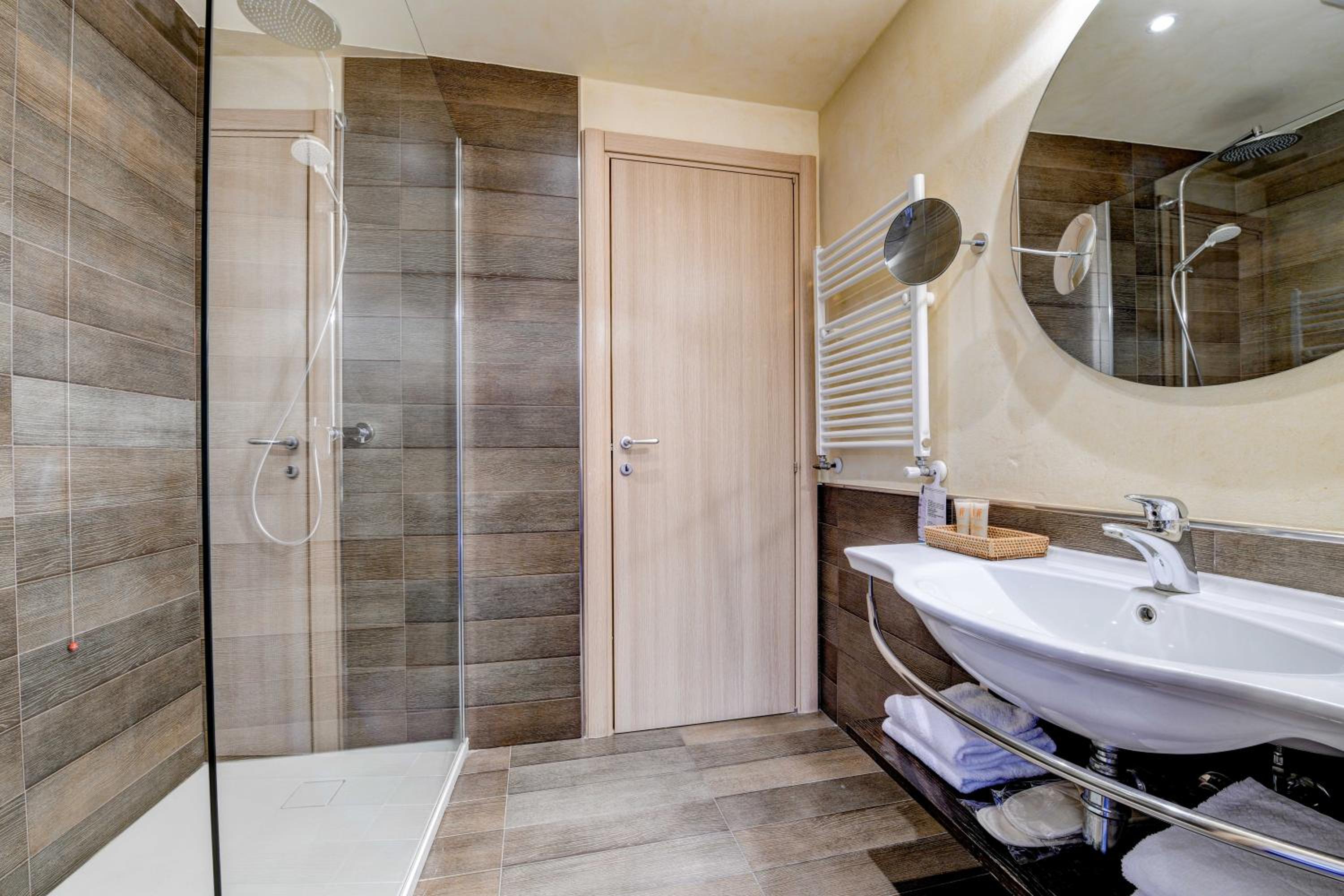 Quadruple Room - Photo 12