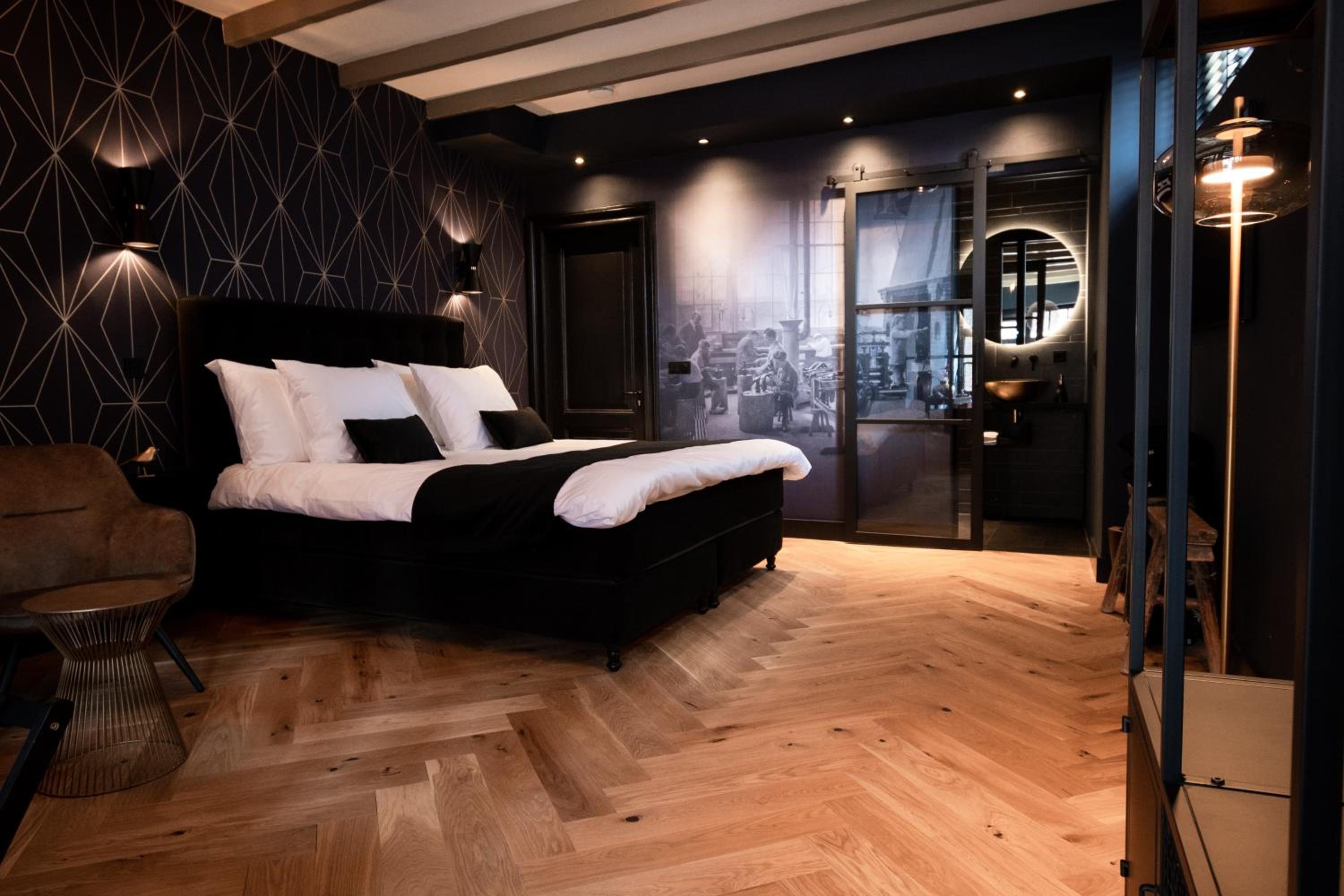 Deluxe King Room - Photo 1