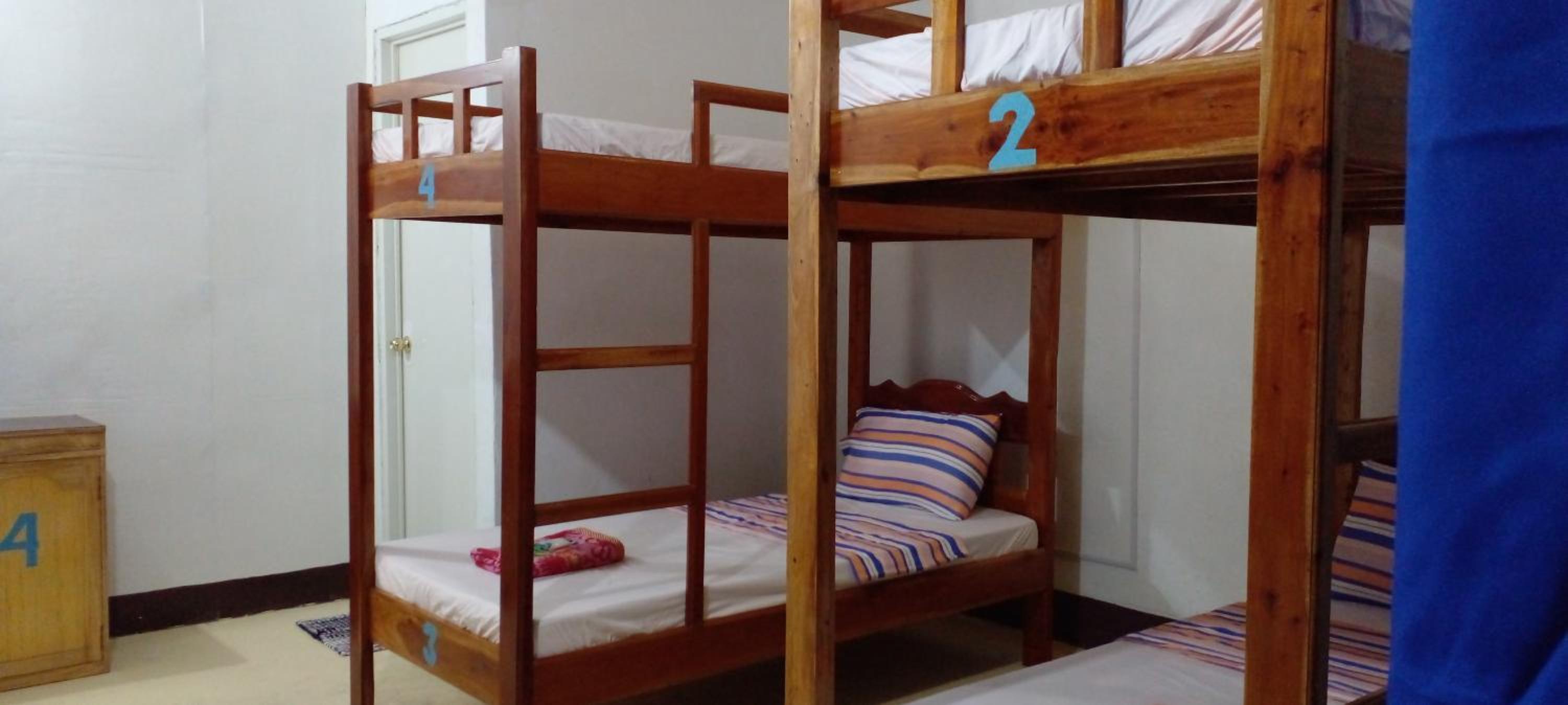 Economy Quadruple Room - Photo 8