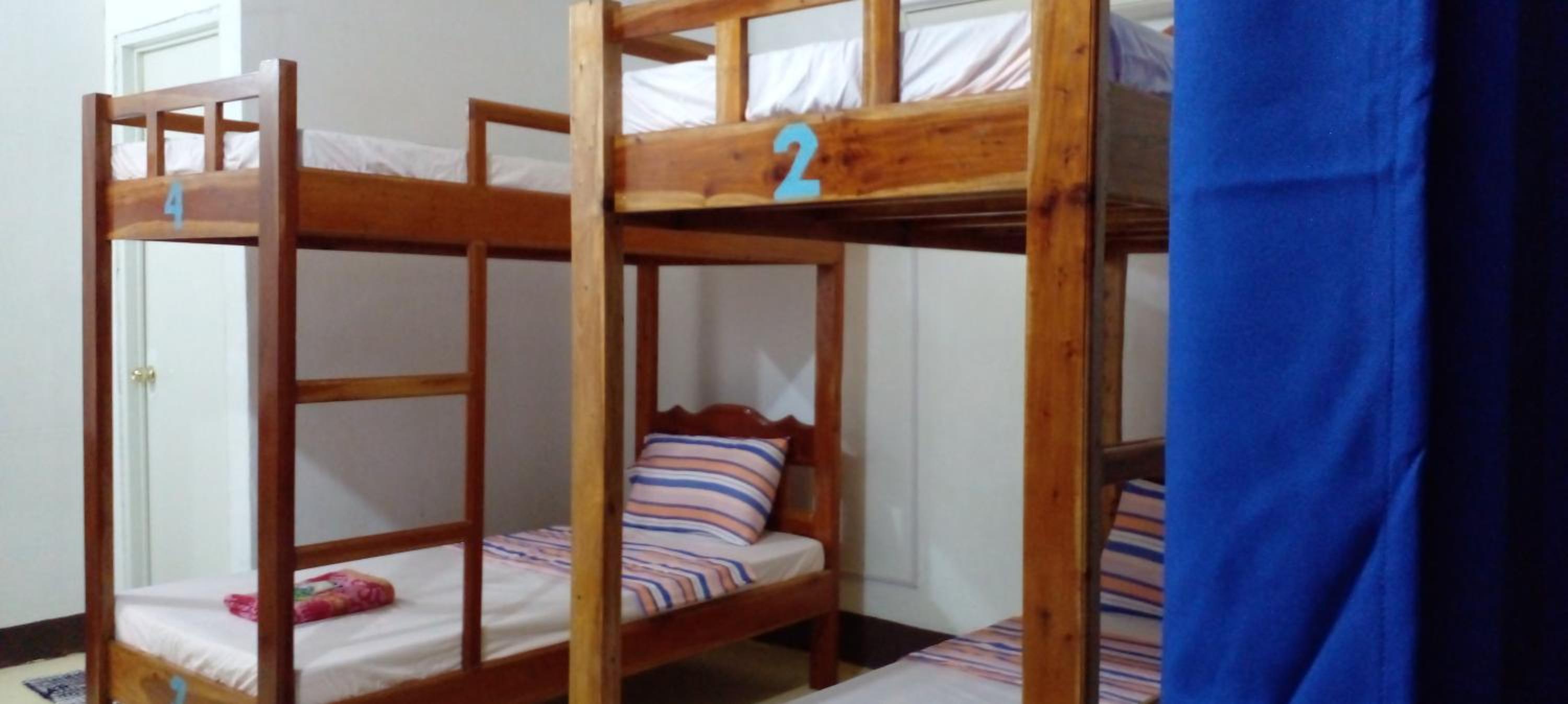 Economy Quadruple Room - Photo 9