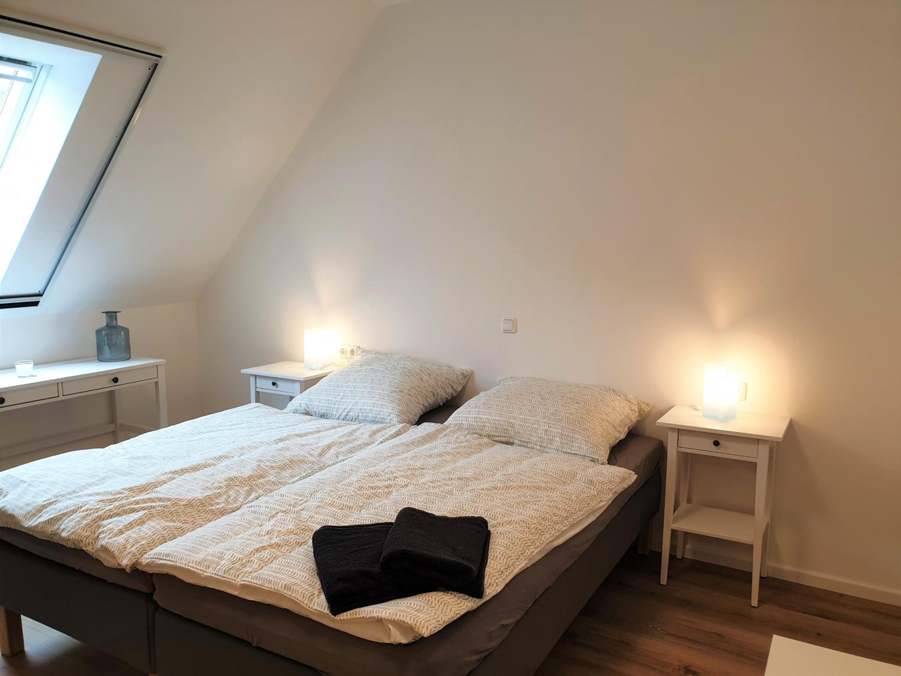 Double or Twin Room with Private Bathroom - Photo 3