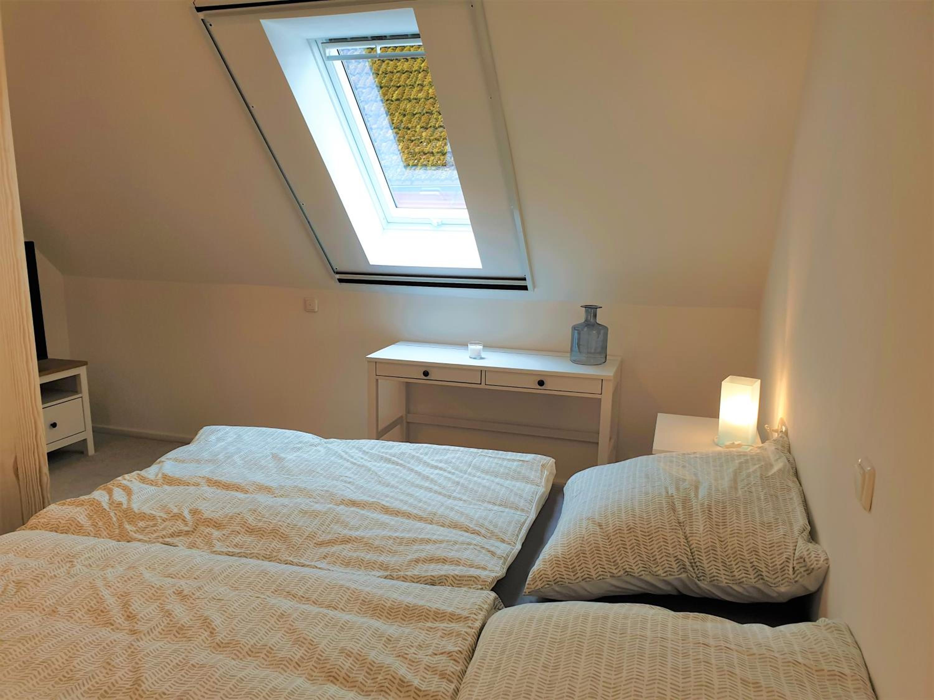 Double or Twin Room with Private Bathroom - Photo 4