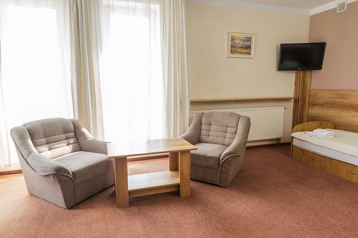 Twin Room with Extra Bed - Photo 3