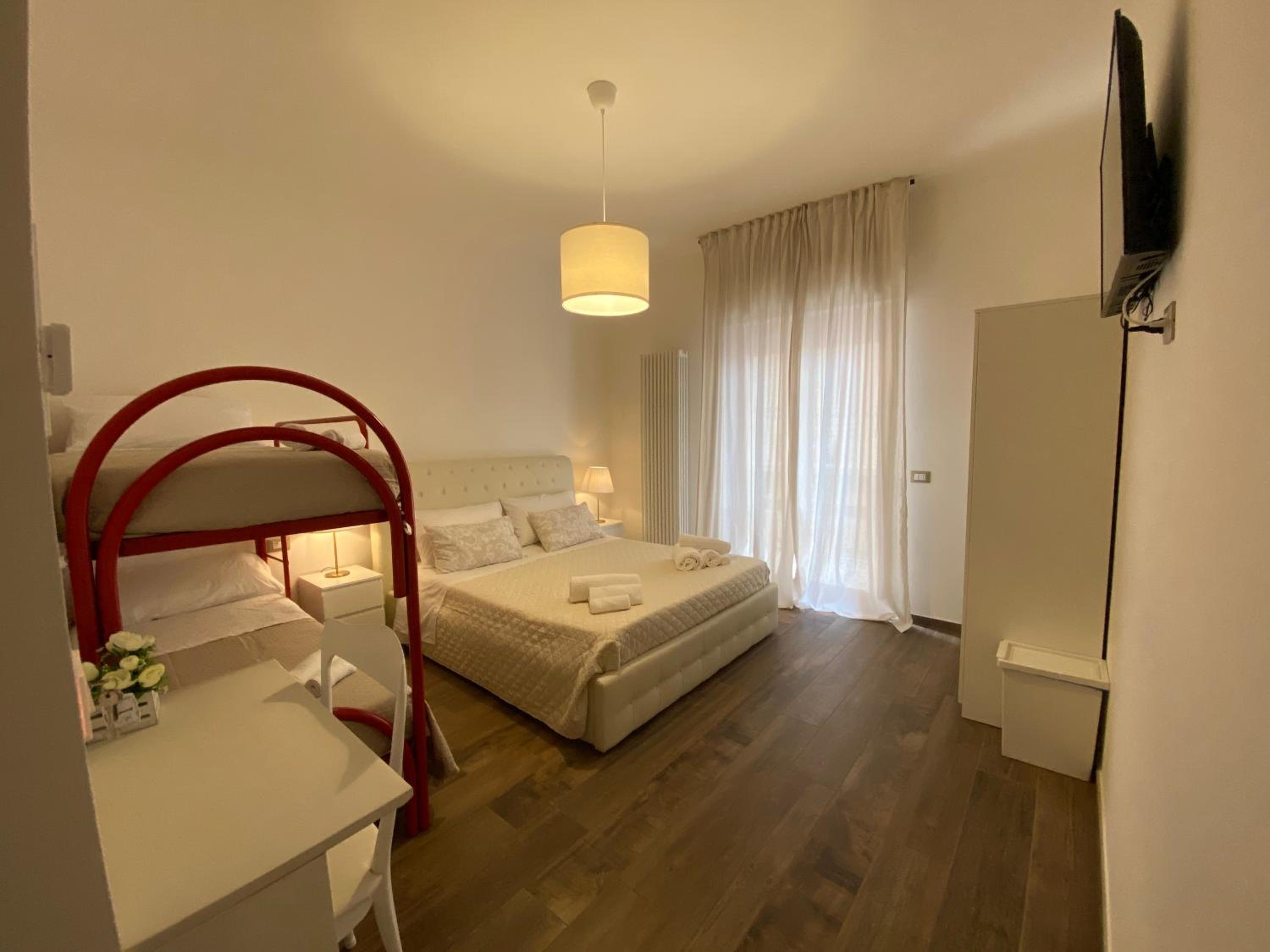 Quadruple Room with Private Bathroom photo 2
