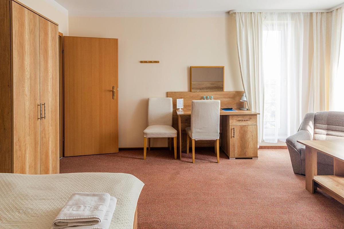 Twin Room with Extra Bed - Photo 4