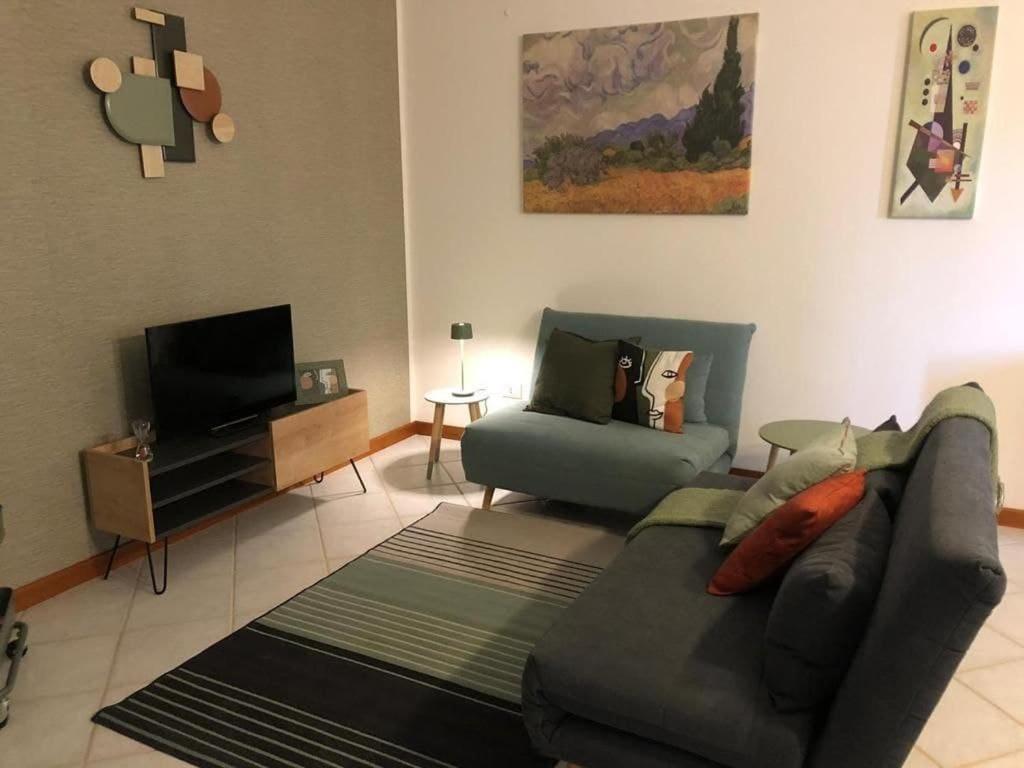 One-Bedroom Apartment photo 1