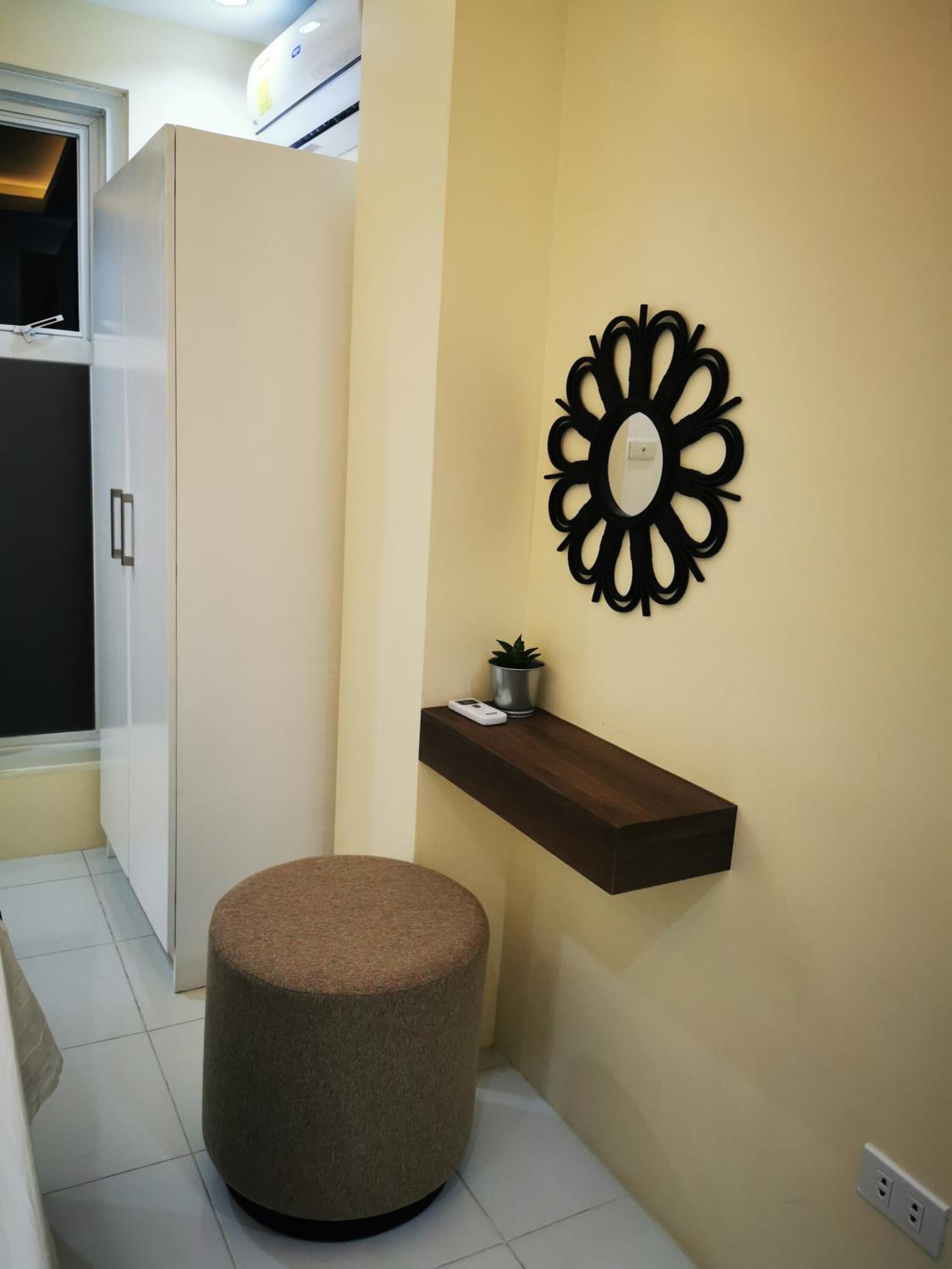 Family Room with Balcony photo 1