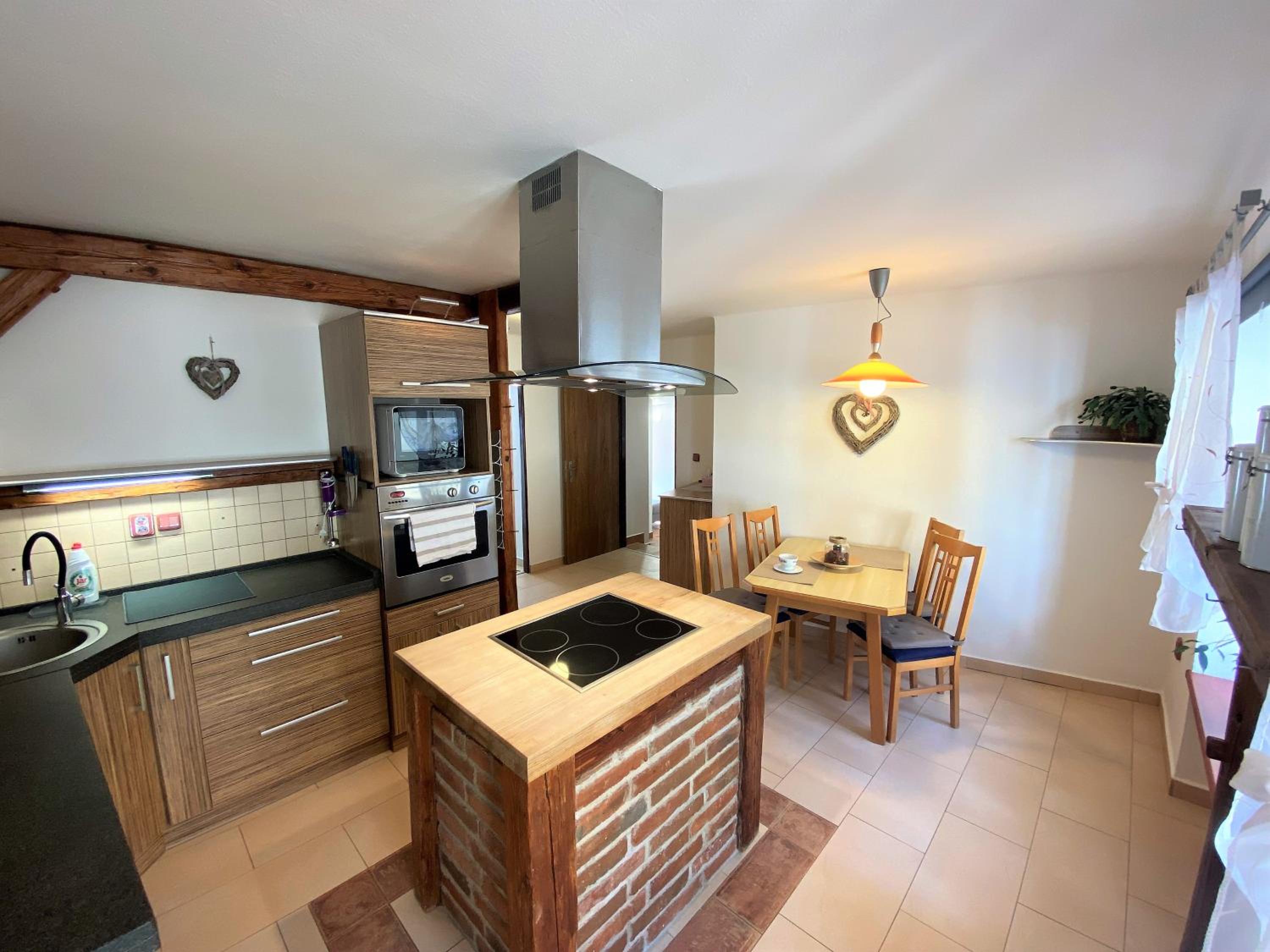 Suite - Photo 1