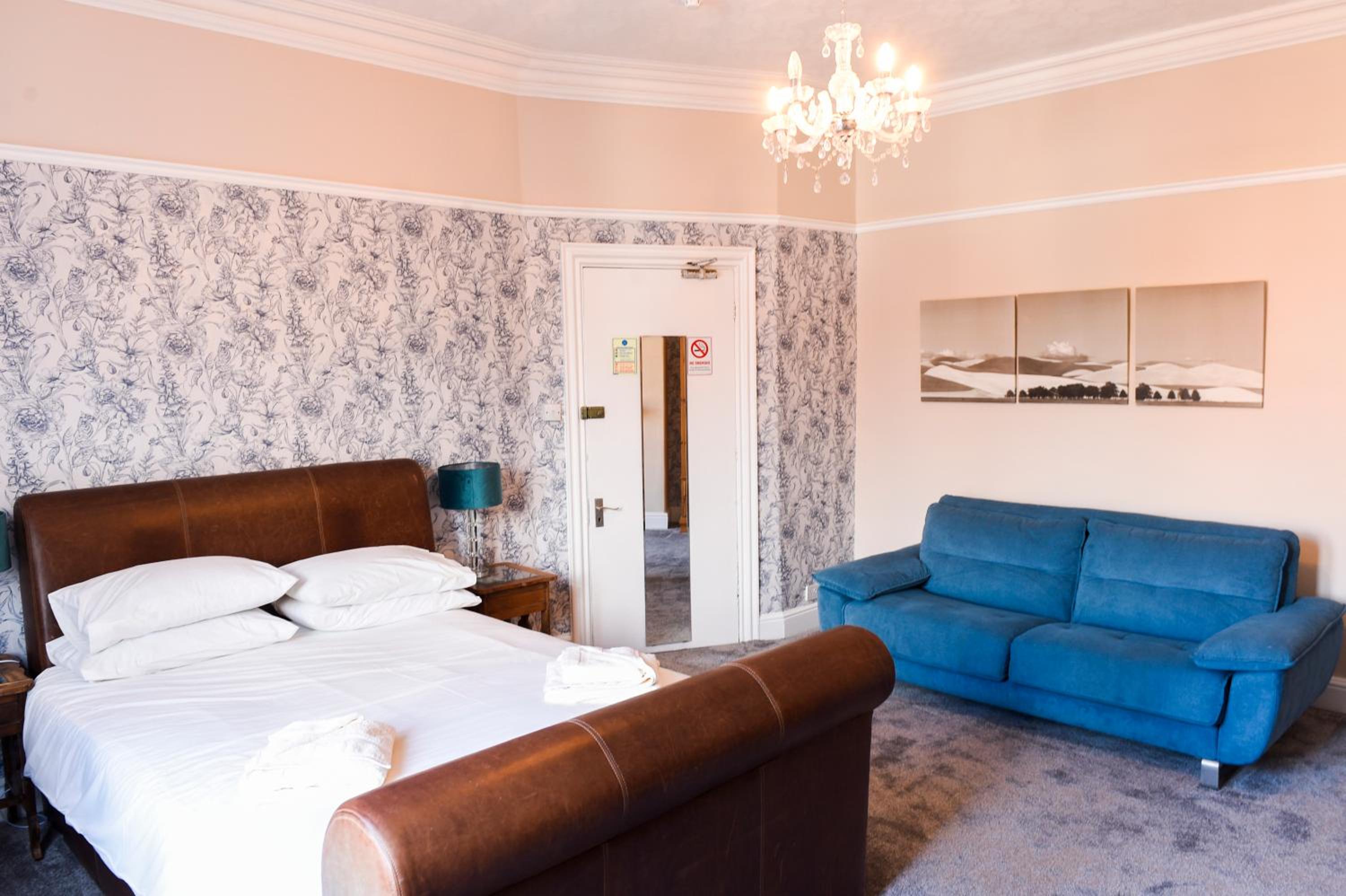 Deluxe King Room photo 2