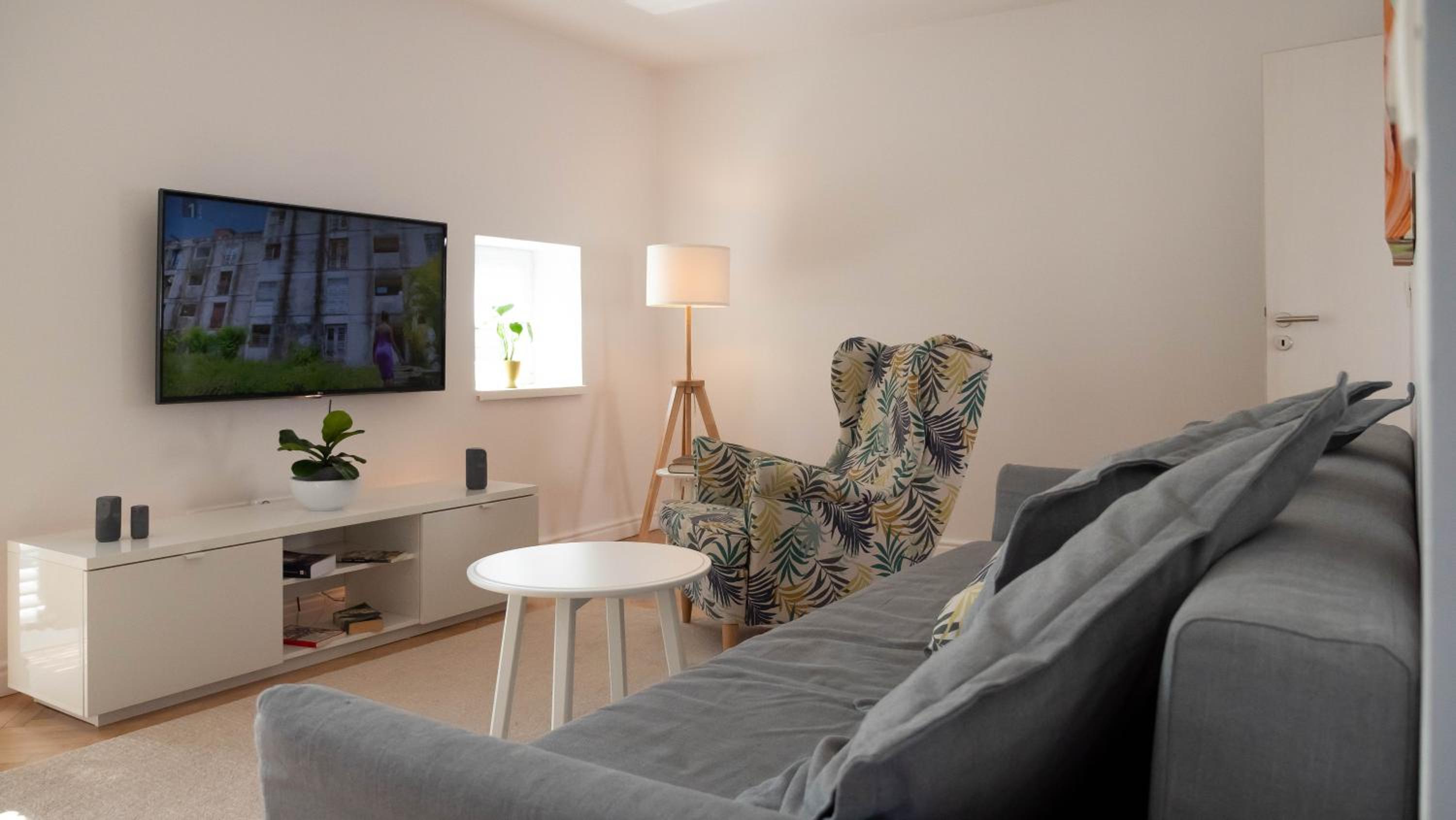 One-Bedroom Apartment - Photo 4