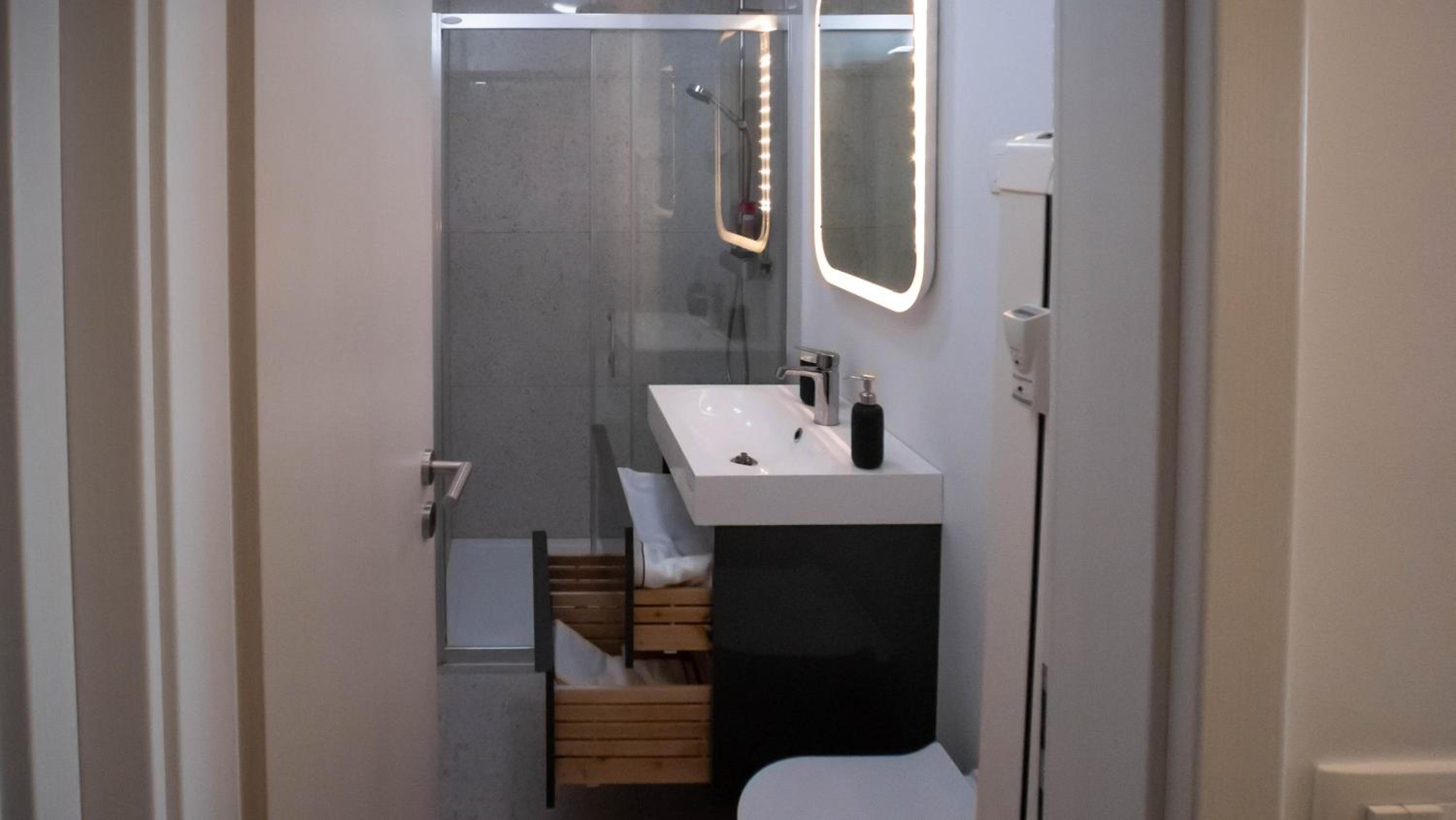 One-Bedroom Apartment - Photo 8