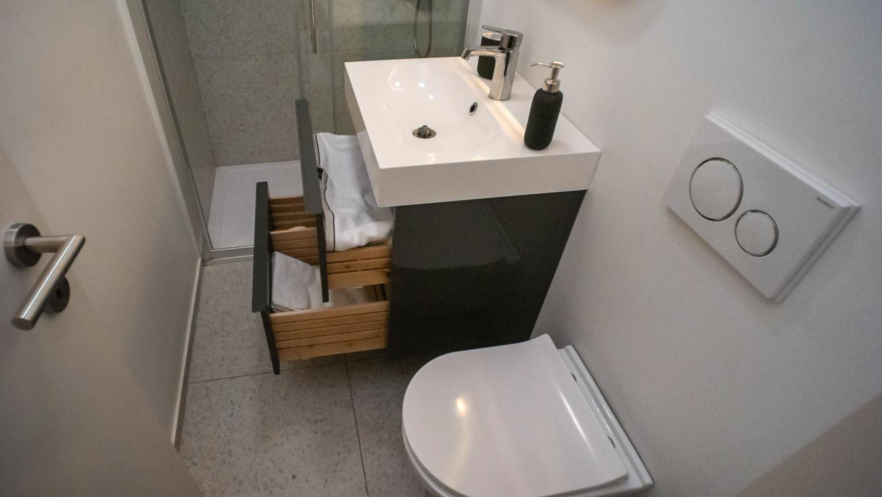 One-Bedroom Apartment - Photo 17