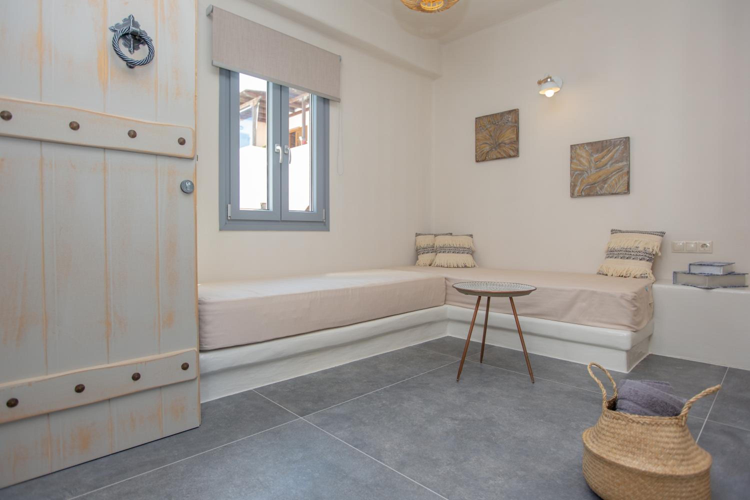 Quadruple Room with Balcony - Photo 2