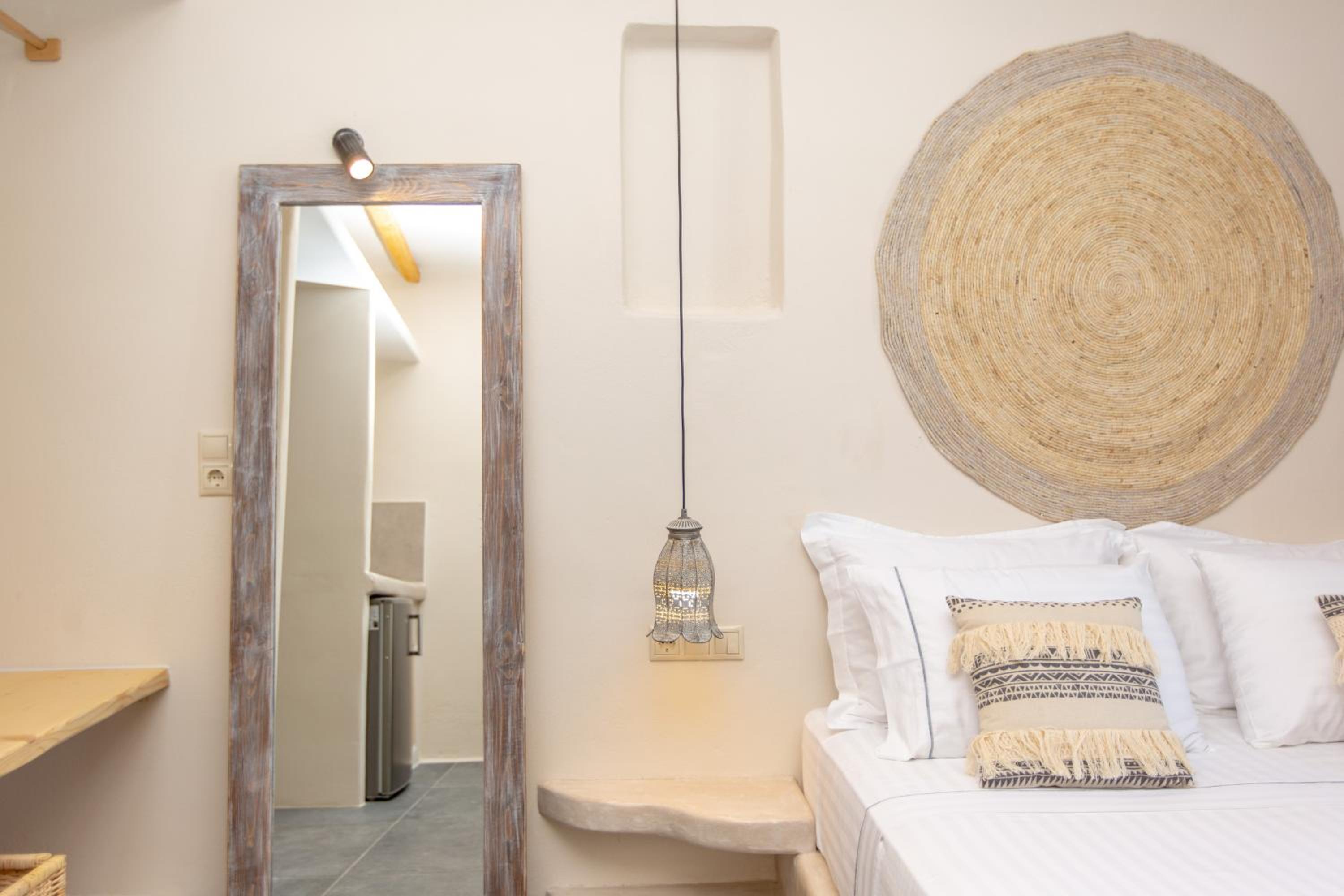 Deluxe Double Room with Balcony - Photo 13