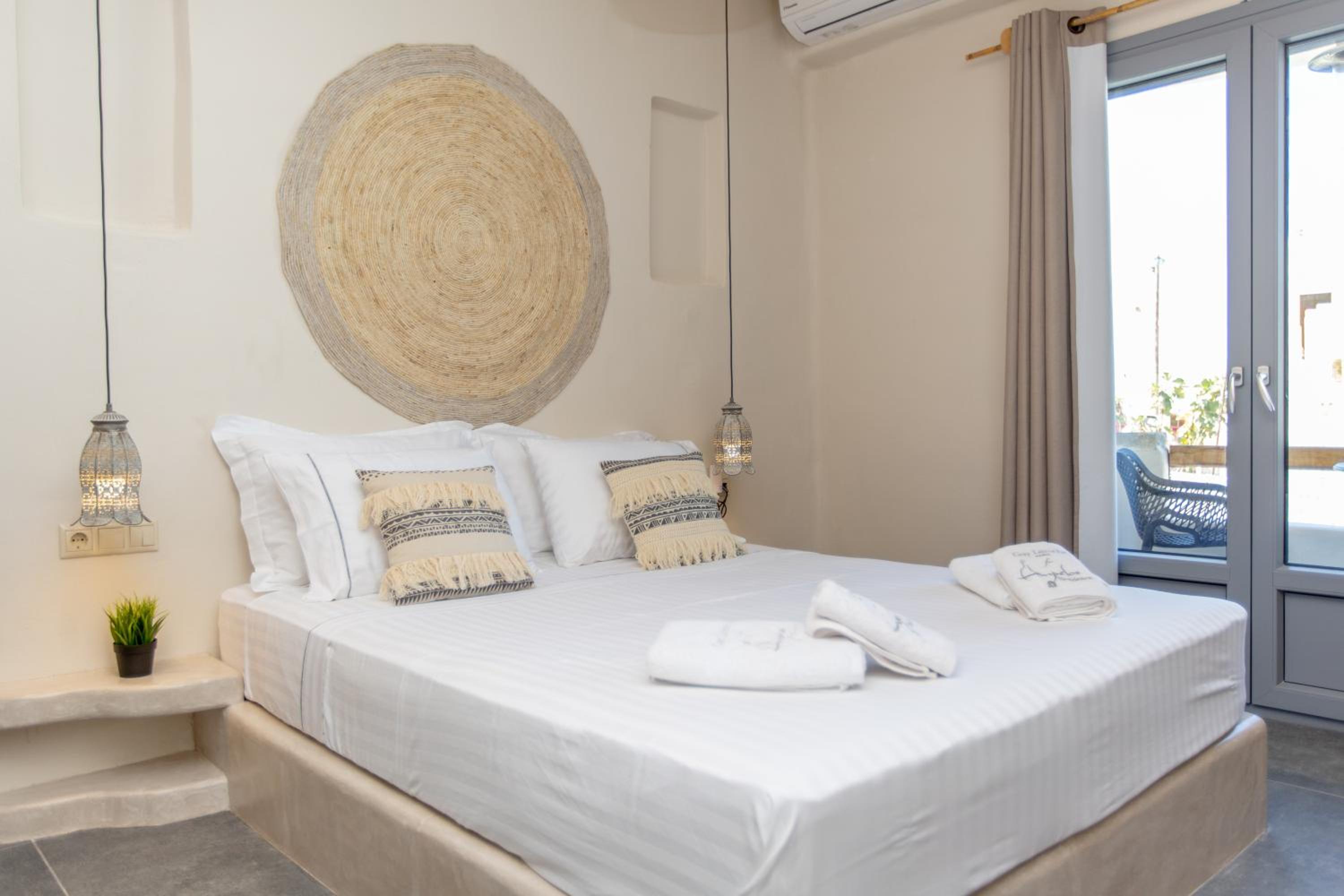 Deluxe Double Room with Balcony - Photo 15