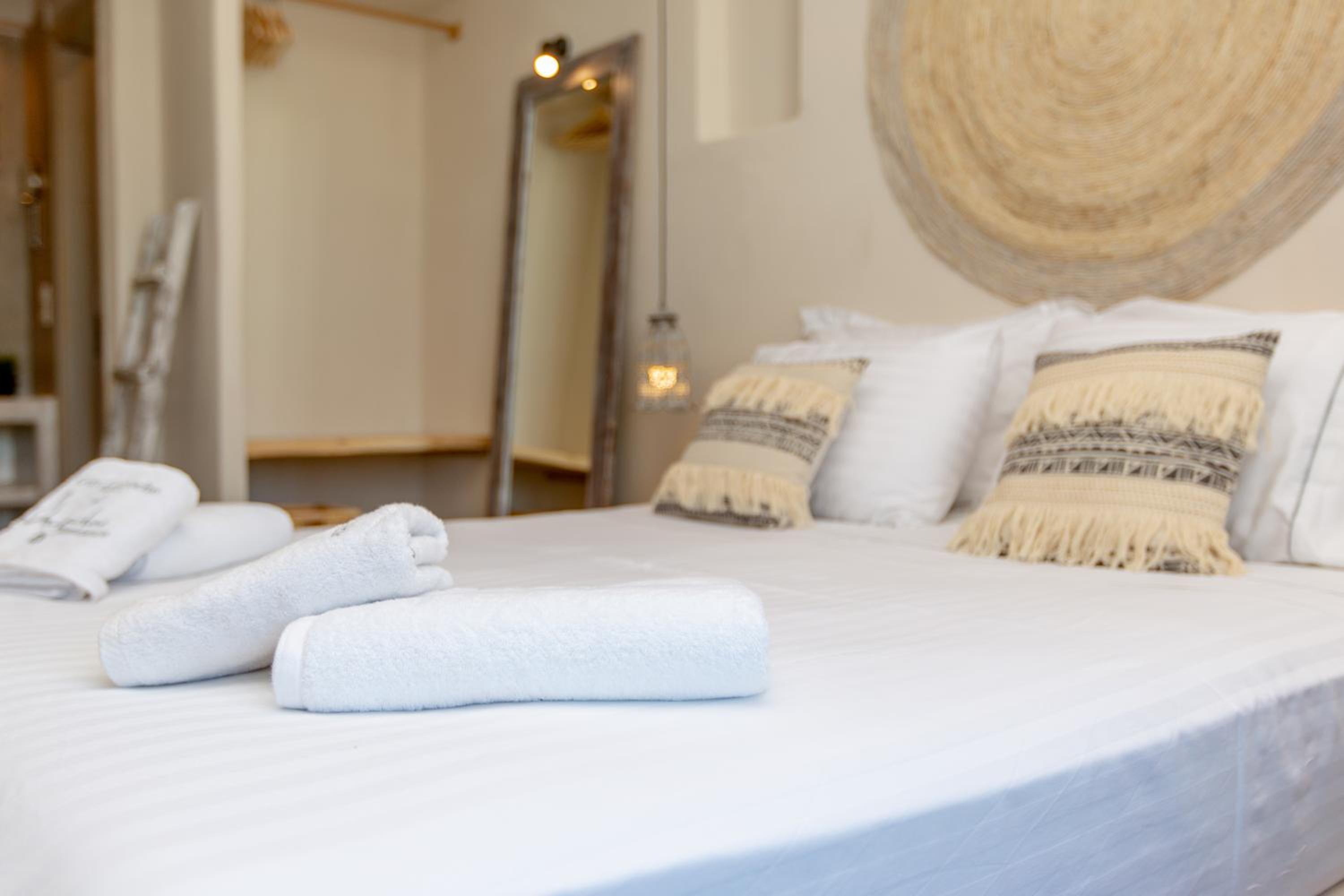 Deluxe Double Room with Balcony - Photo 2