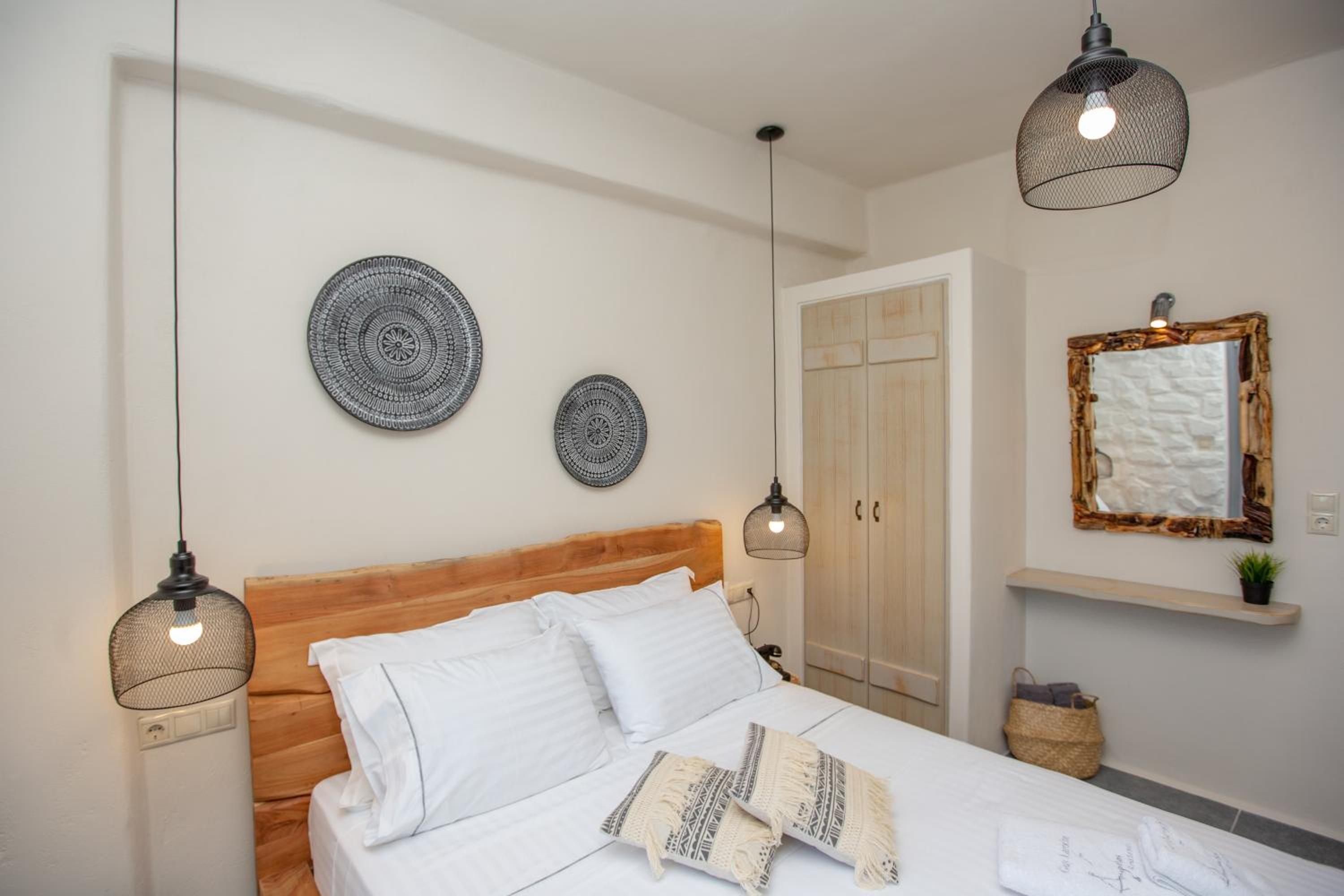Deluxe Double Room with Balcony - Photo 3
