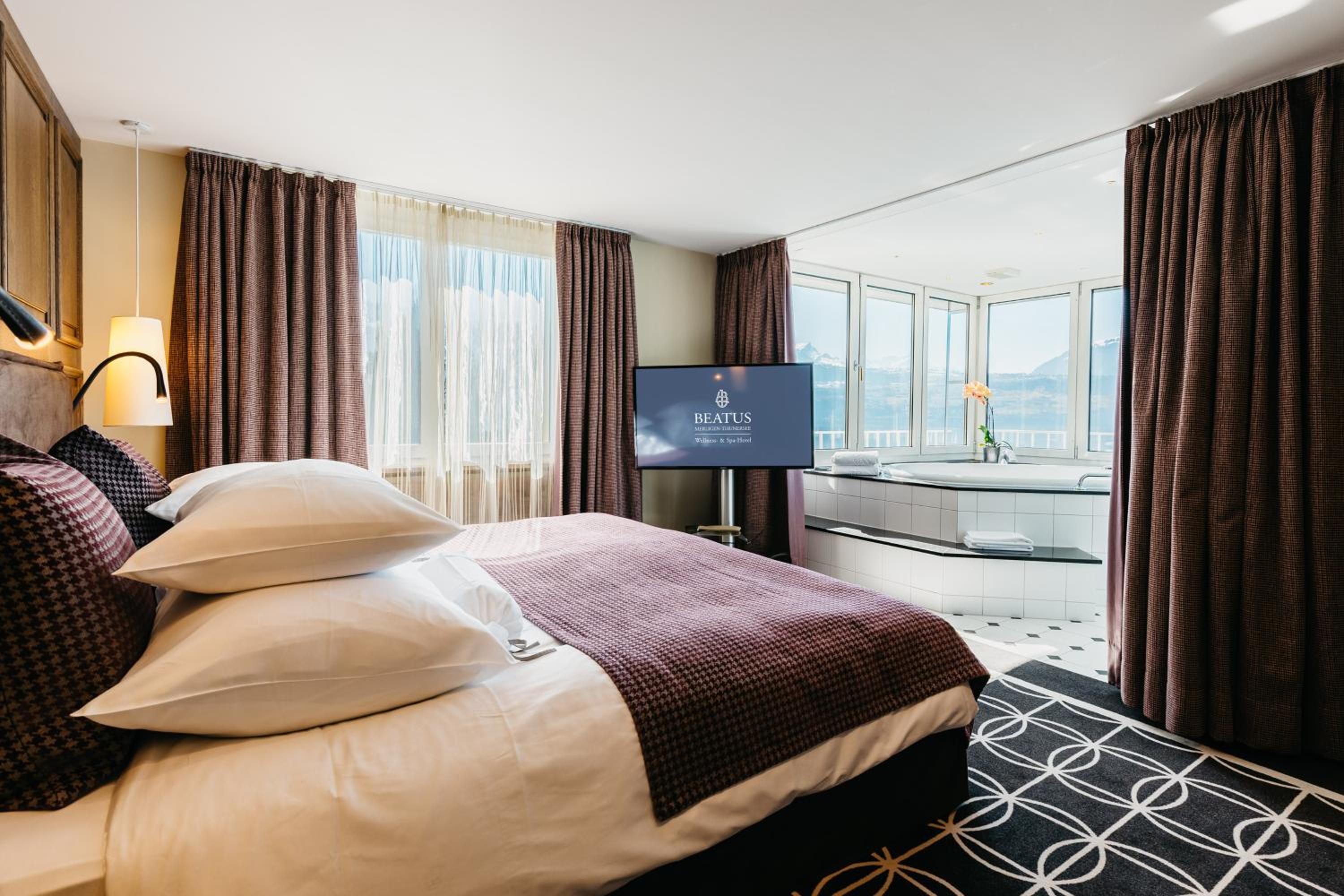 ERMITAGE Suite with Balcony and Lake View  - Photo 1