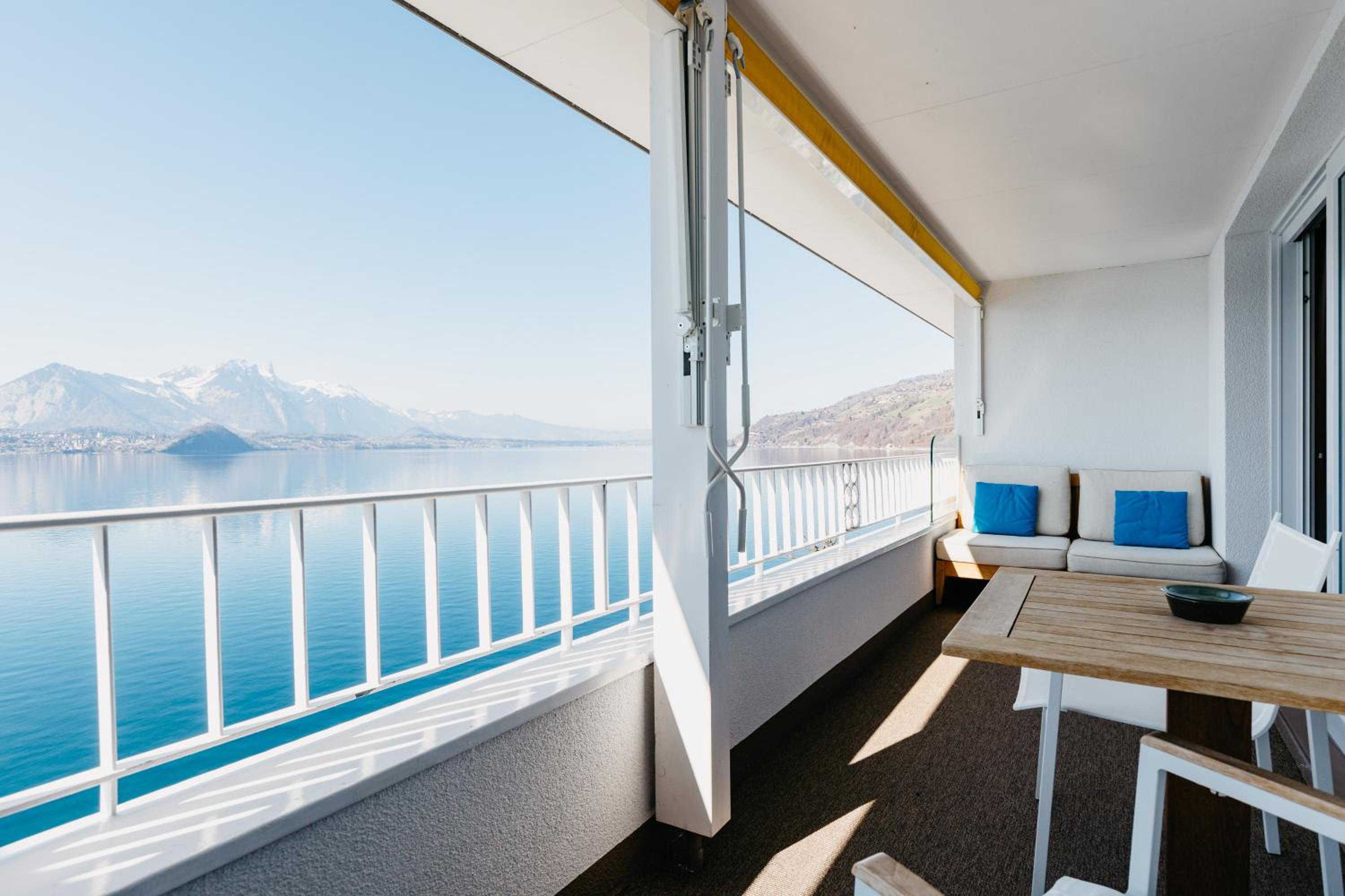 Eiger Junior Suite with Lake View  photo 2