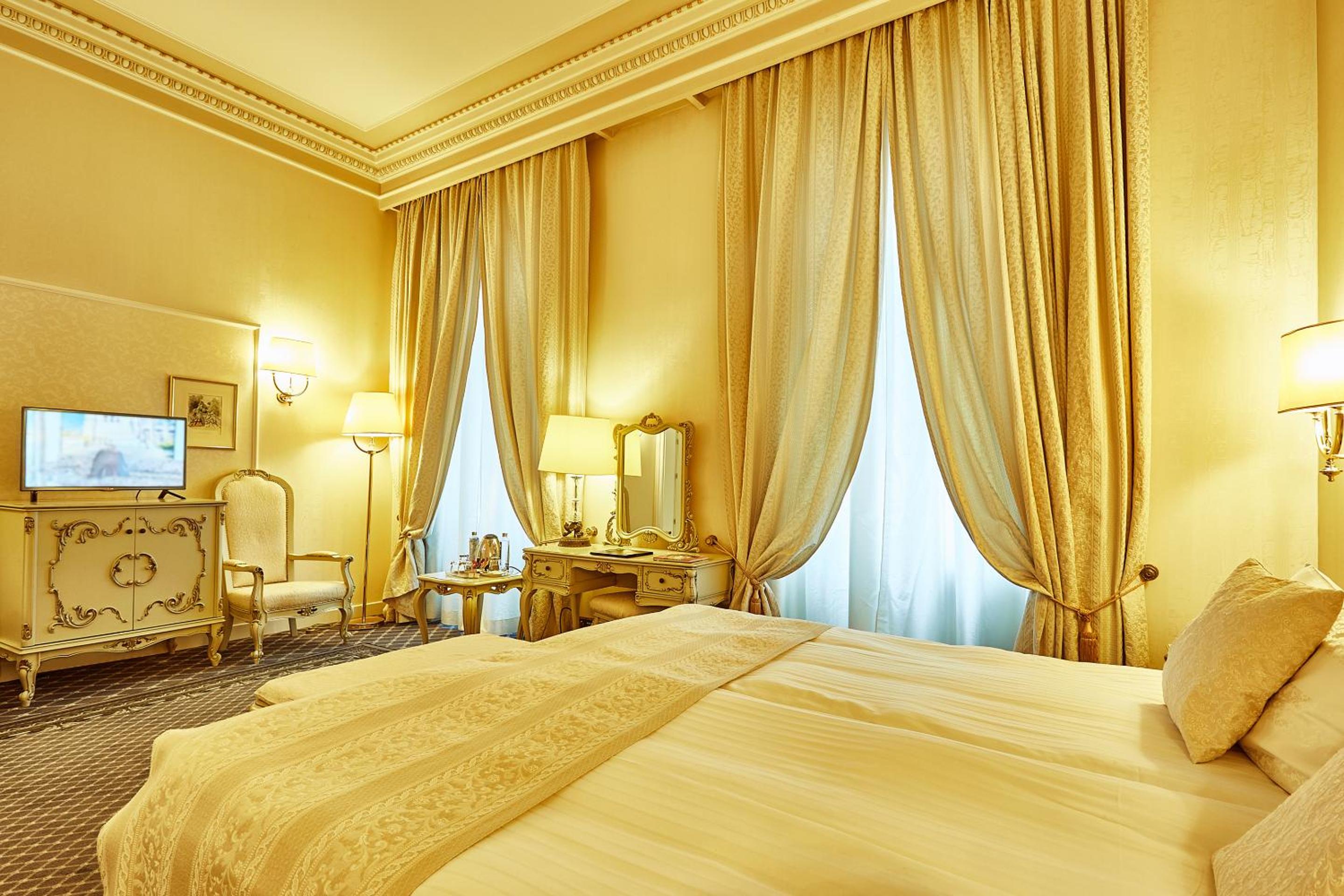Standard Double Room - Photo 11
