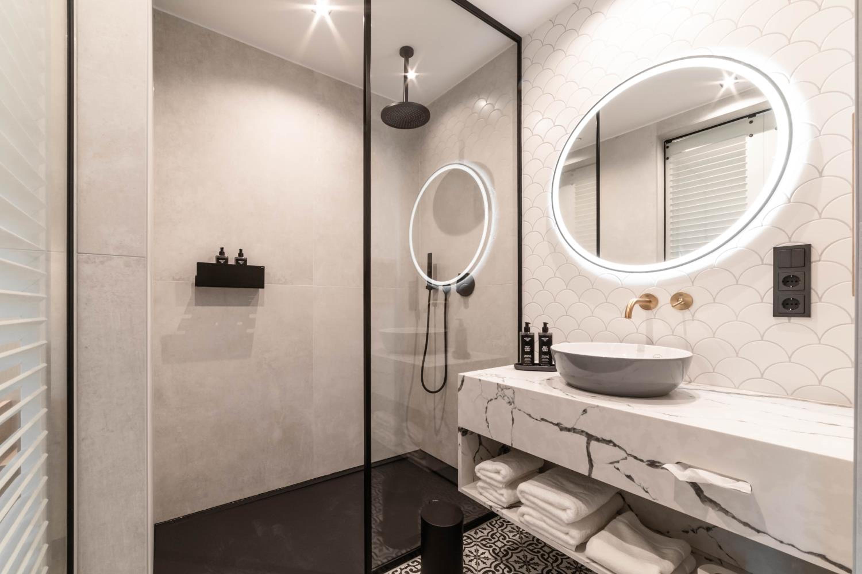 Double Room - Photo 6