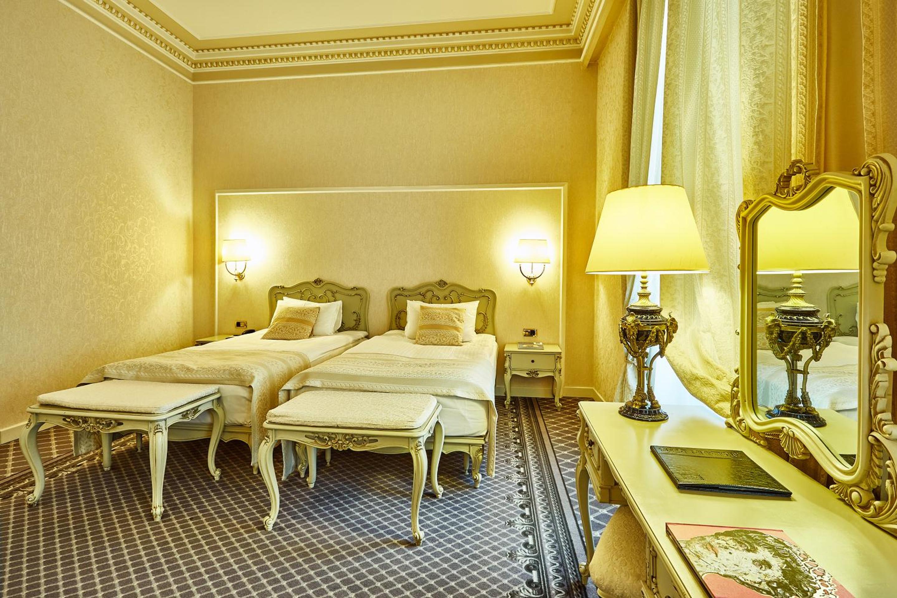 Deluxe Twin Room - Photo 2