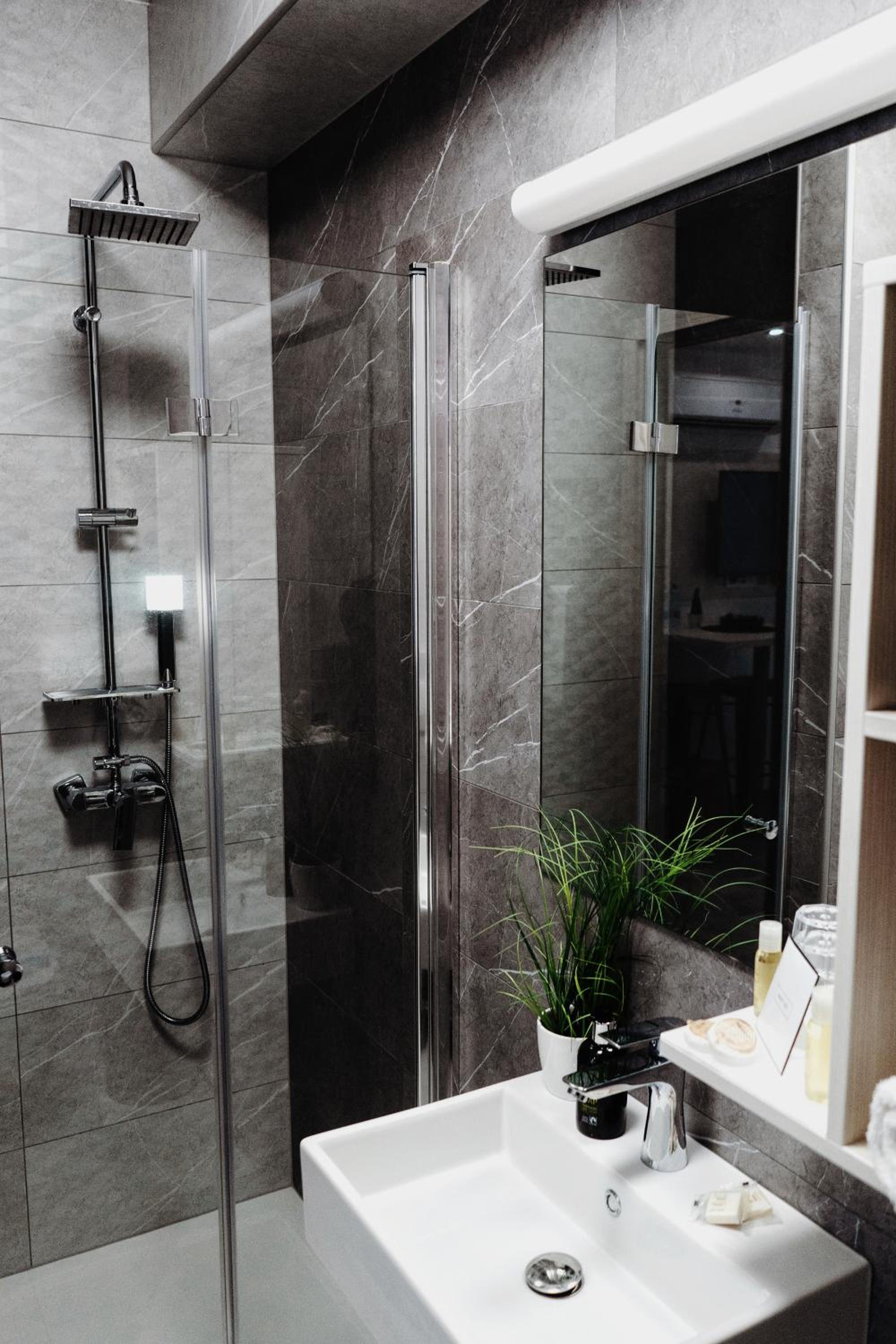 Standard Double or Twin Room - Photo 4