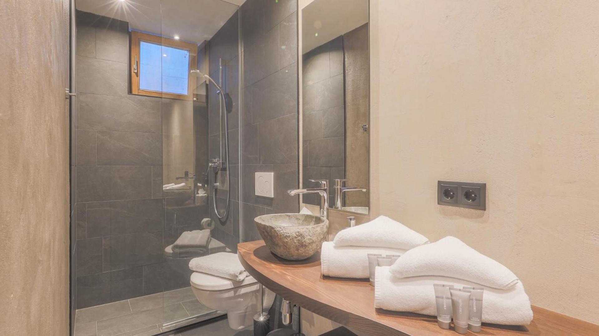Studio Apartment with King Bed photo 2