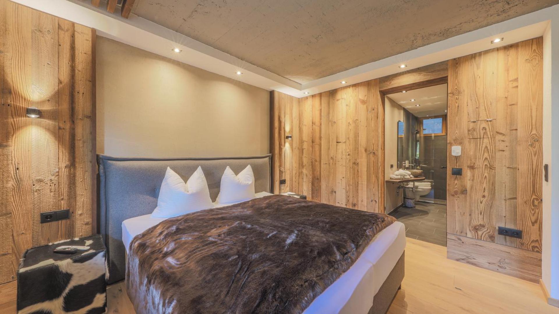 Studio Apartment with King Bed photo 1