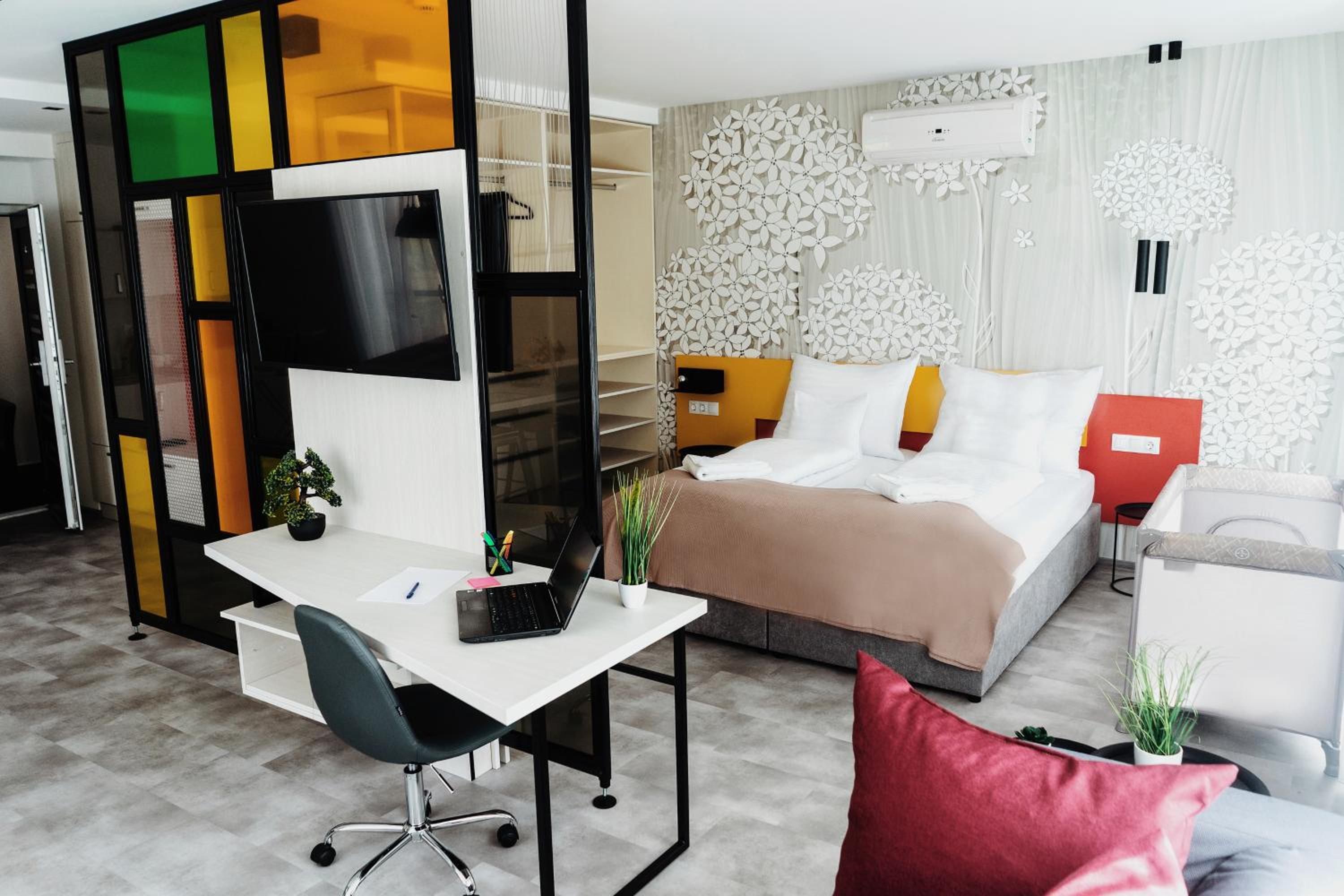 Executive Suite - Photo 4