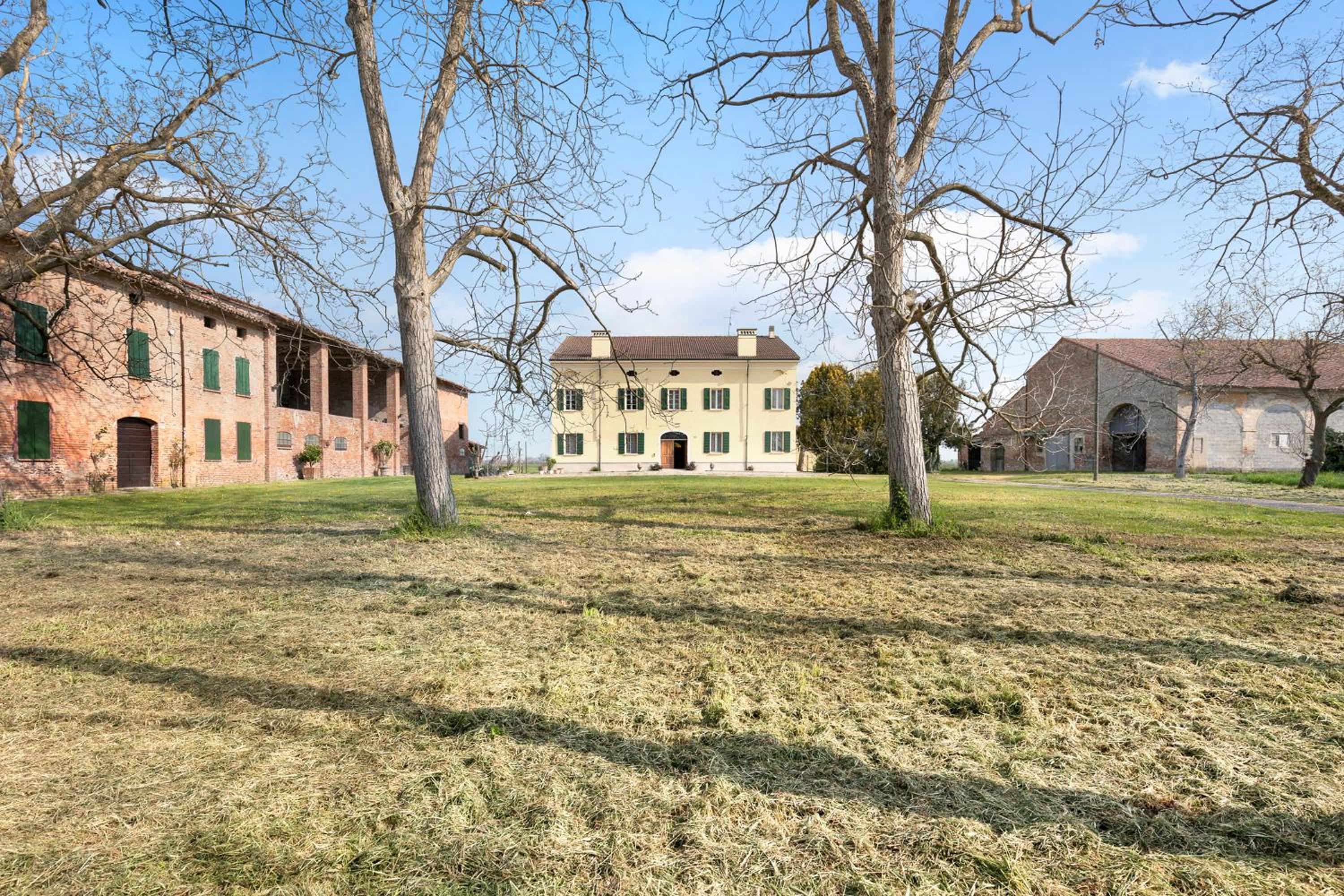 Three-Bedroom House photo 3