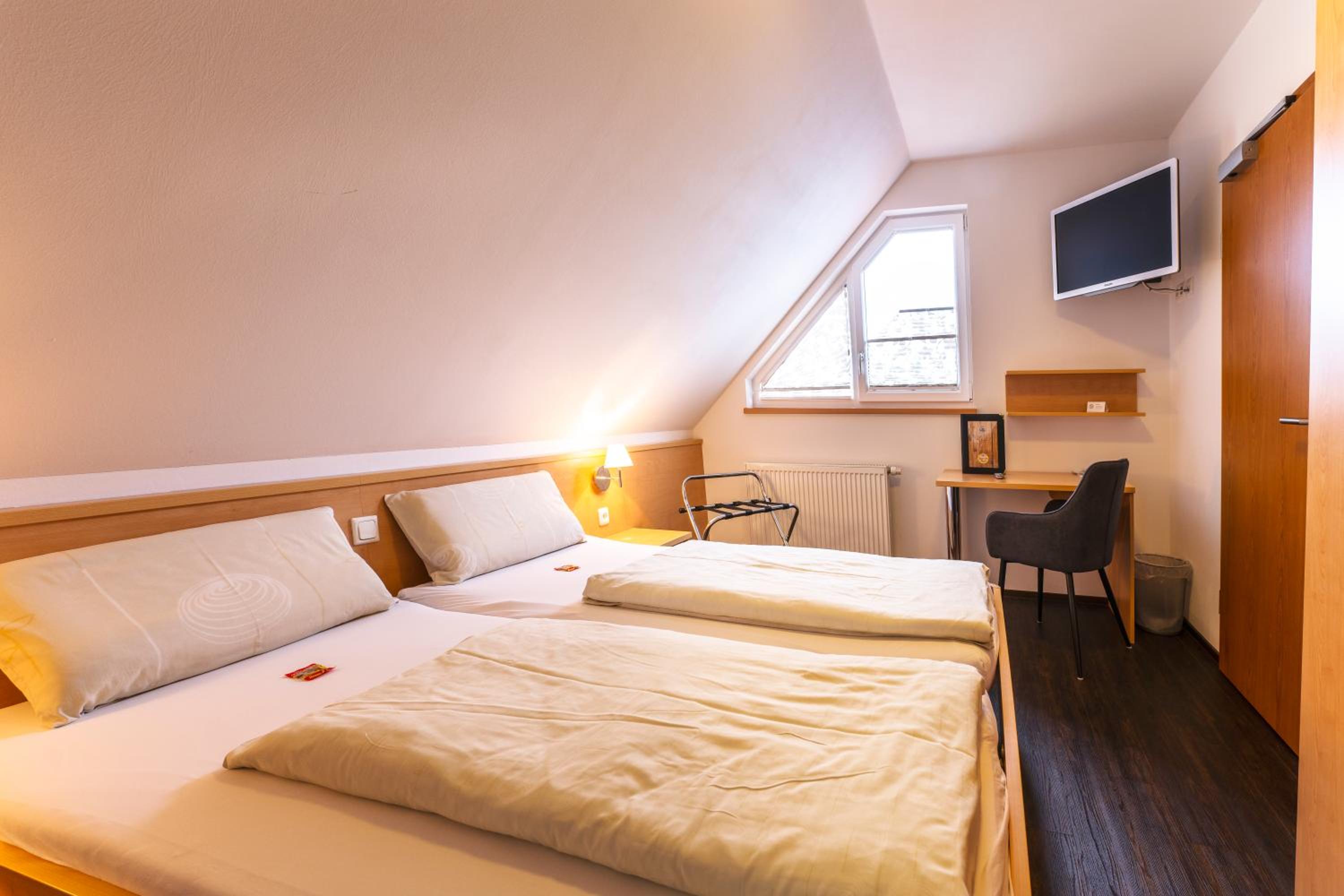 Double Room - Photo 2