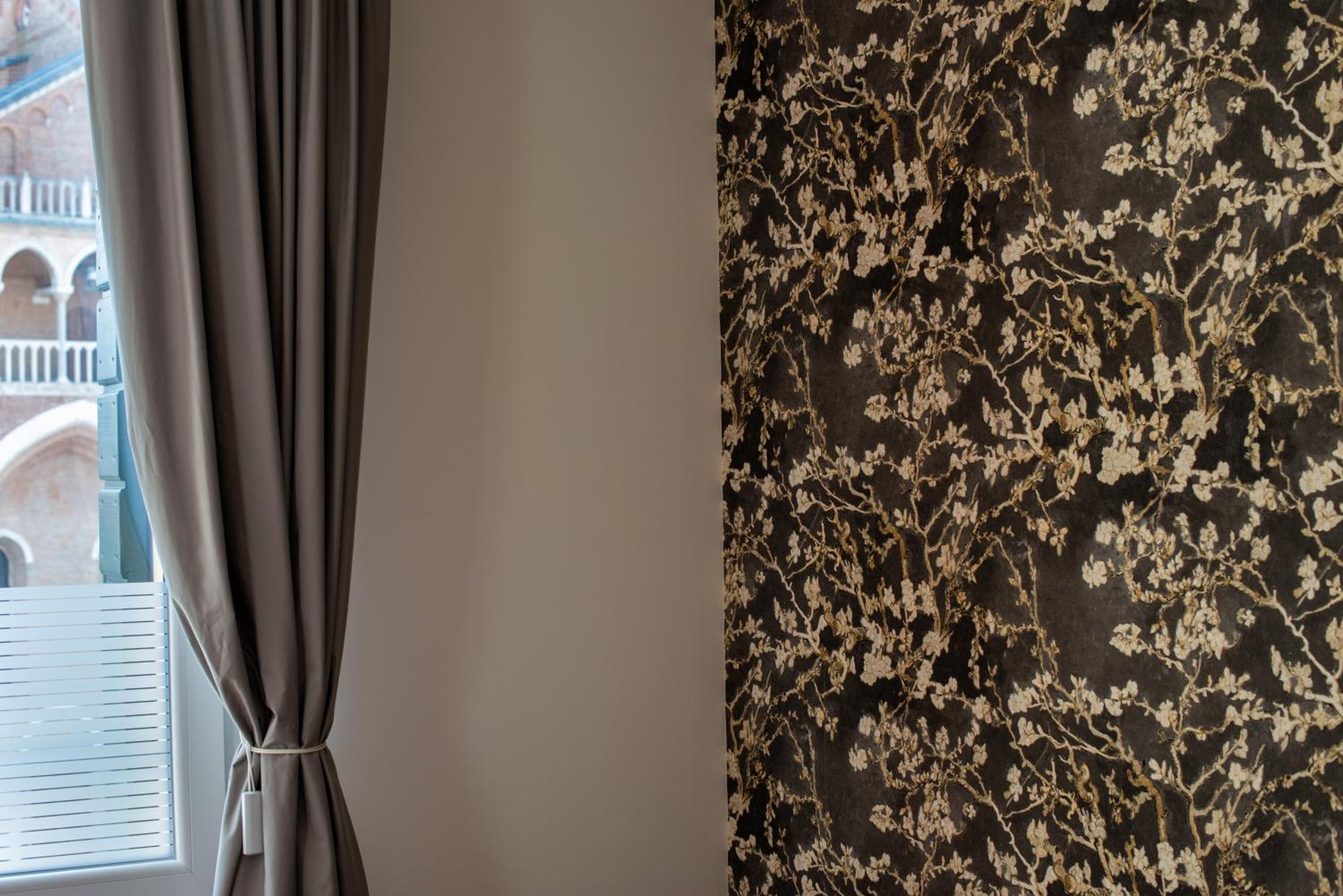 Deluxe Junior Suite - Photo 14