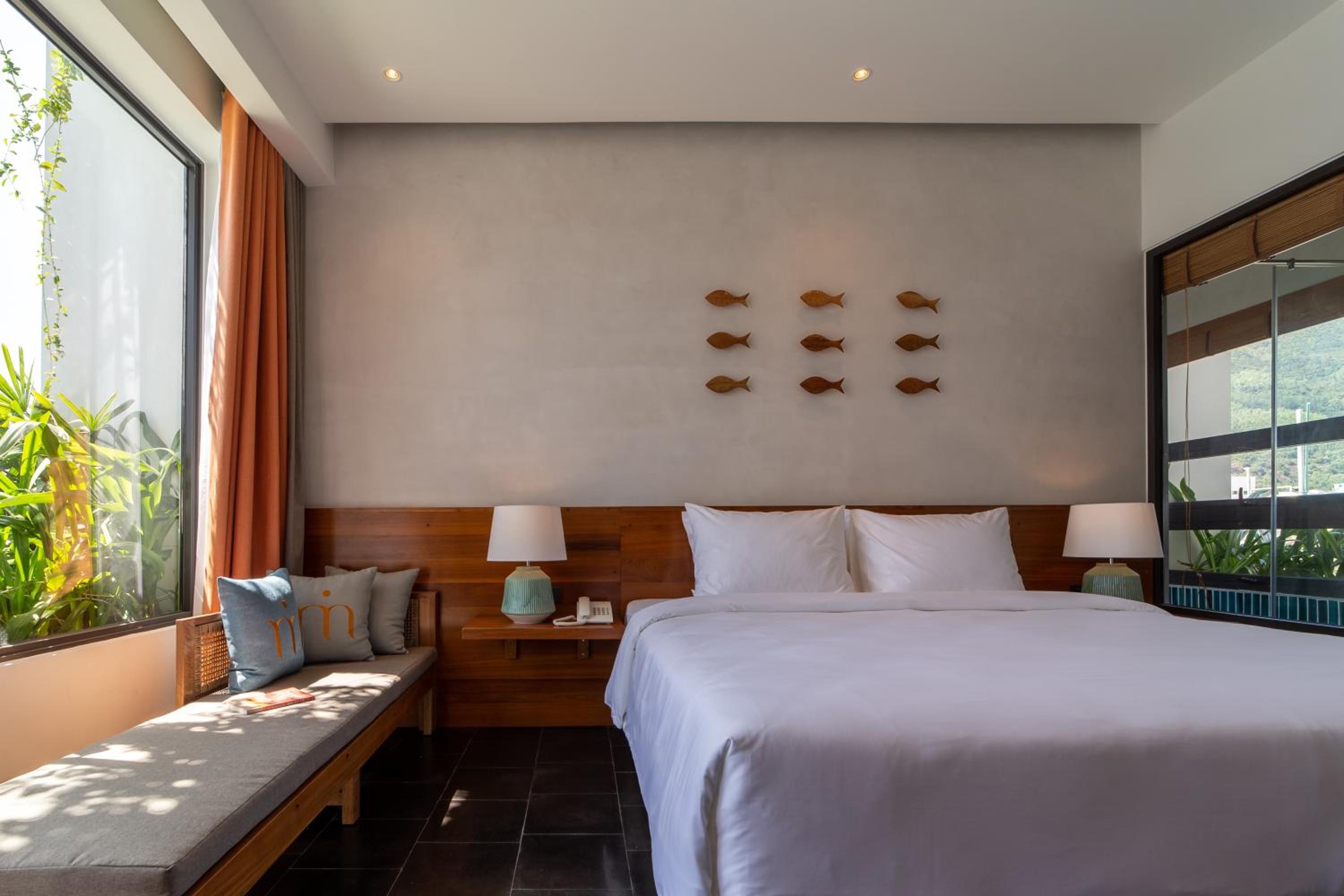 Queen Suite with Spa Bath