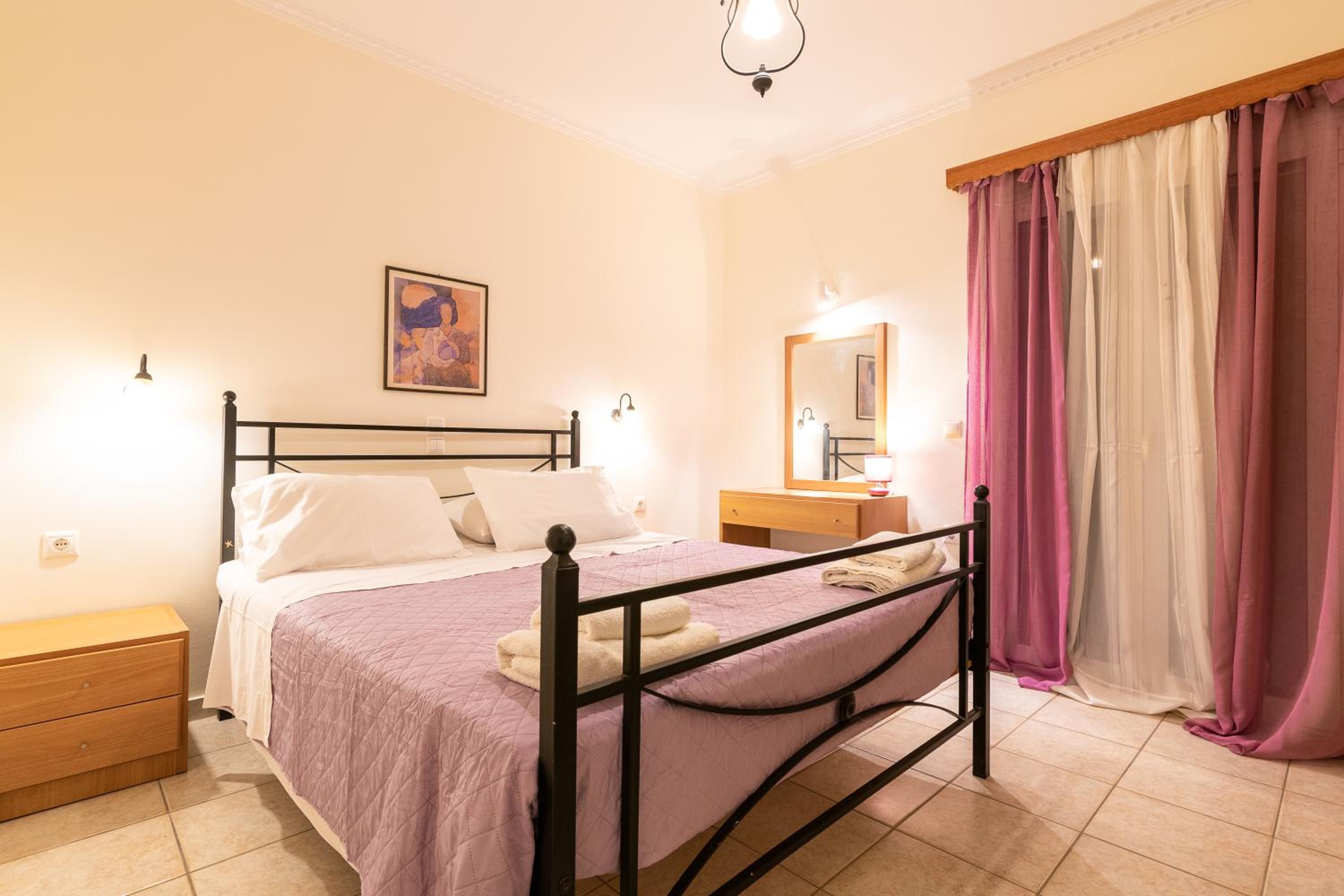 Aspasia & Athina - Three Bedroom Villa with shared pool