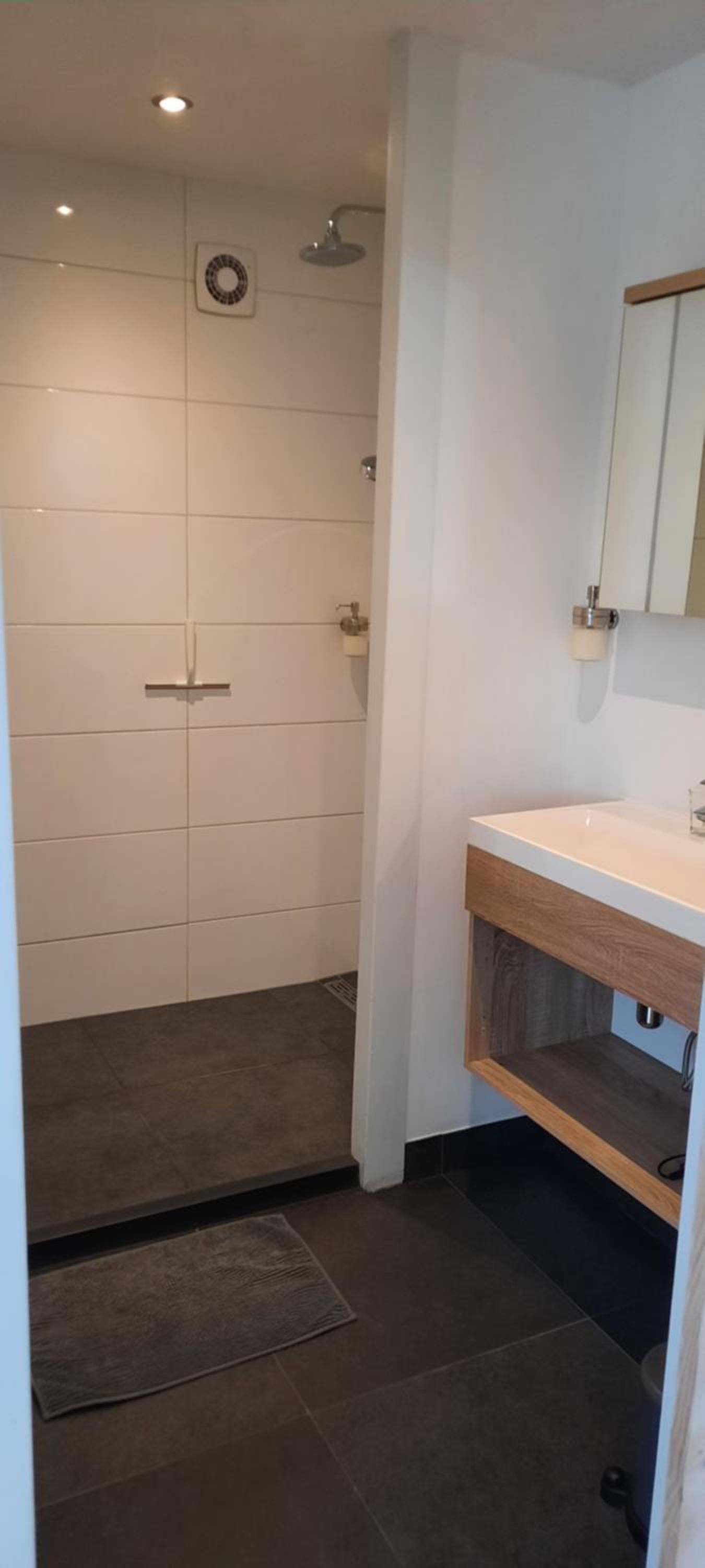 Deluxe Double Room with Shower - Photo 29